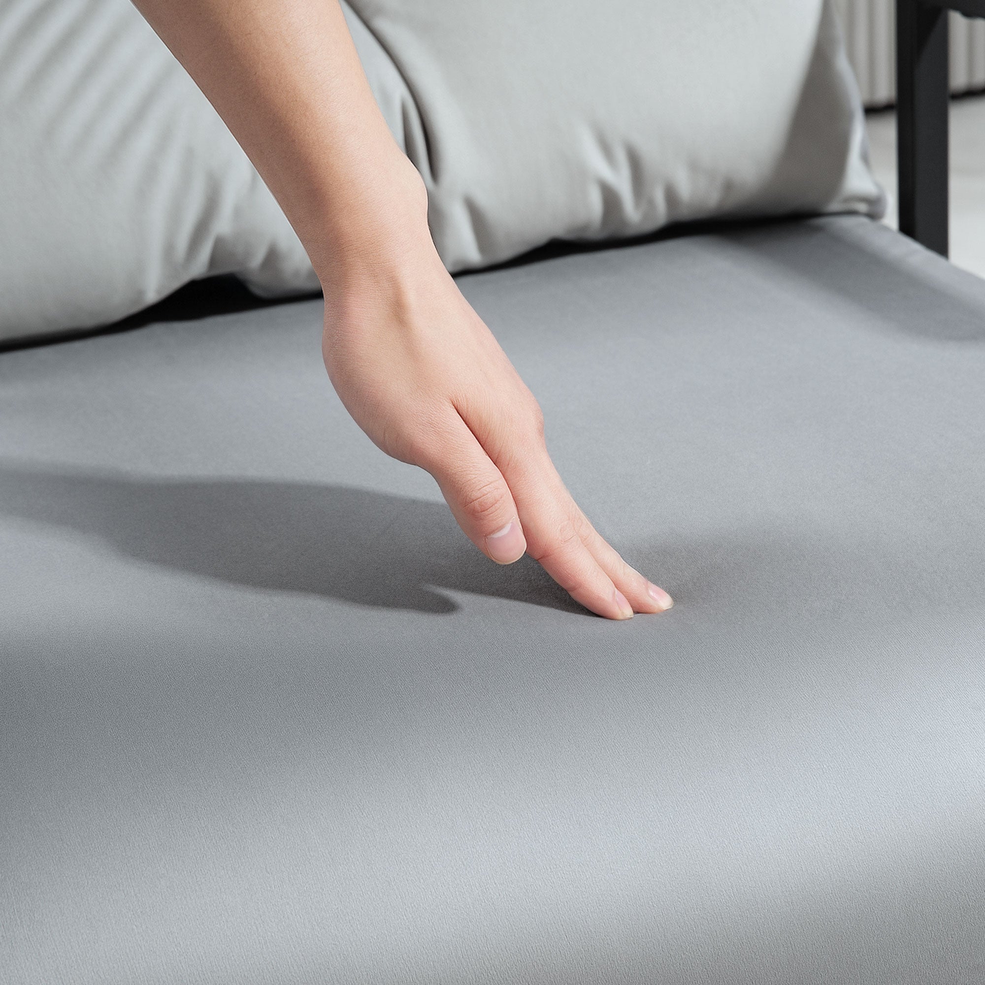 HOMCOM 4-in-1 Velvet-Feel Single Chair Bed, with Pillow - Light Grey