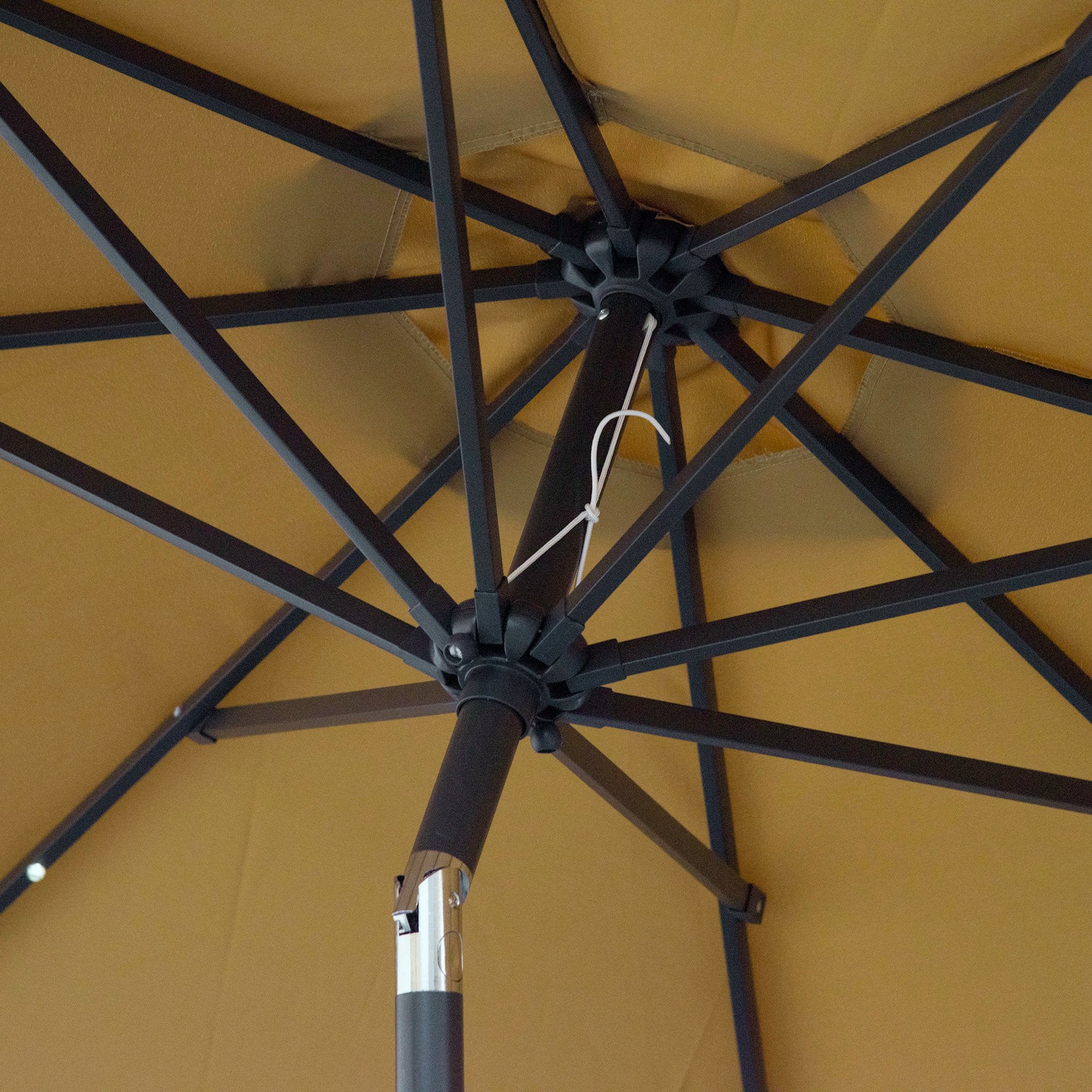 Outsunny 2.7m Patio Garden Umbrella Outdoor Parasol with Tilt Crank and 24 LEDs Lights (Brown)