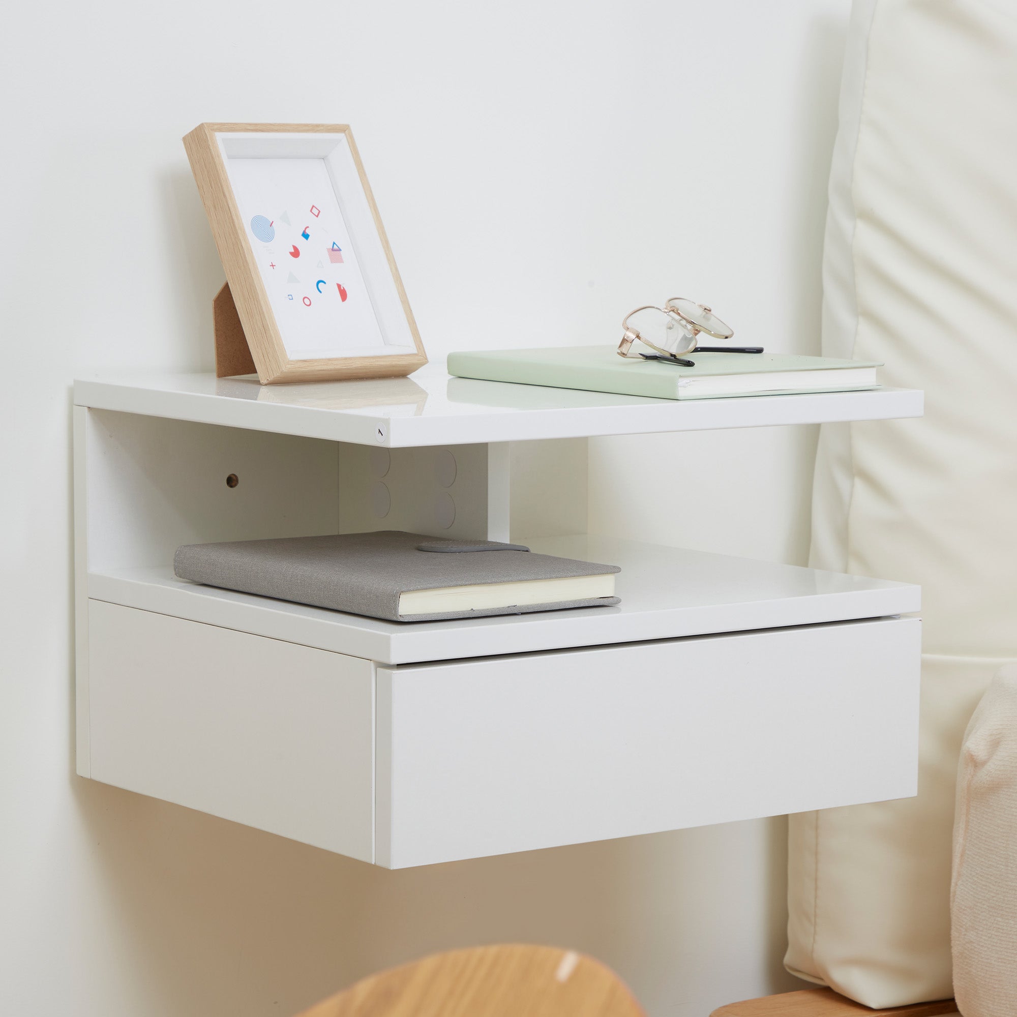 HOMCOM Set of Two Floating High Gloss Bedside Tables - White