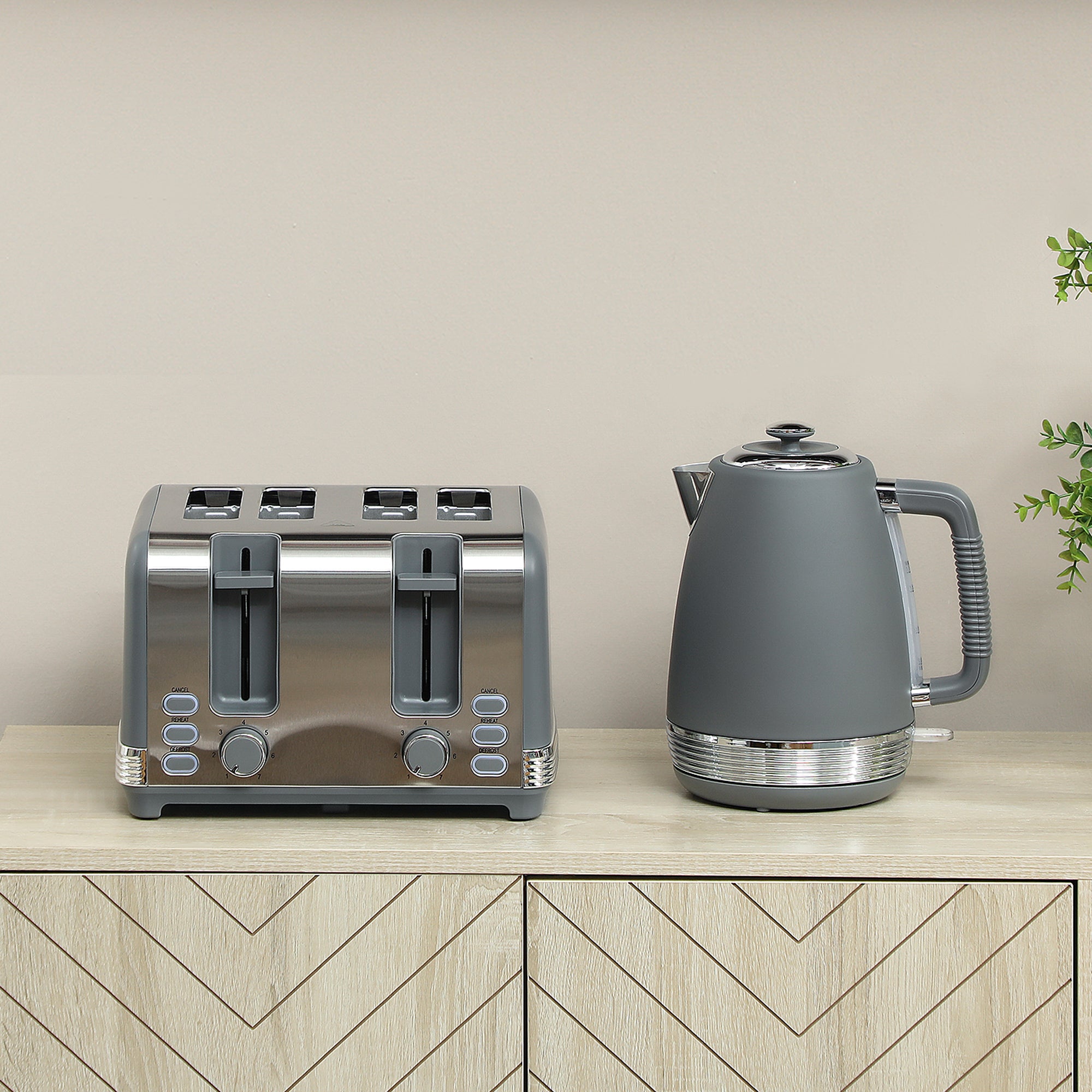 HOMCOM Stainless Steel Kettle and Toaster Set, 1.7L 3000W Rapid Boil Jug Kettle with UK Strix Thermostat, Limescale Filter, 4 Slice Toaster with 7 Browning Controls, Crumb Tray, Grey and Silver Tone