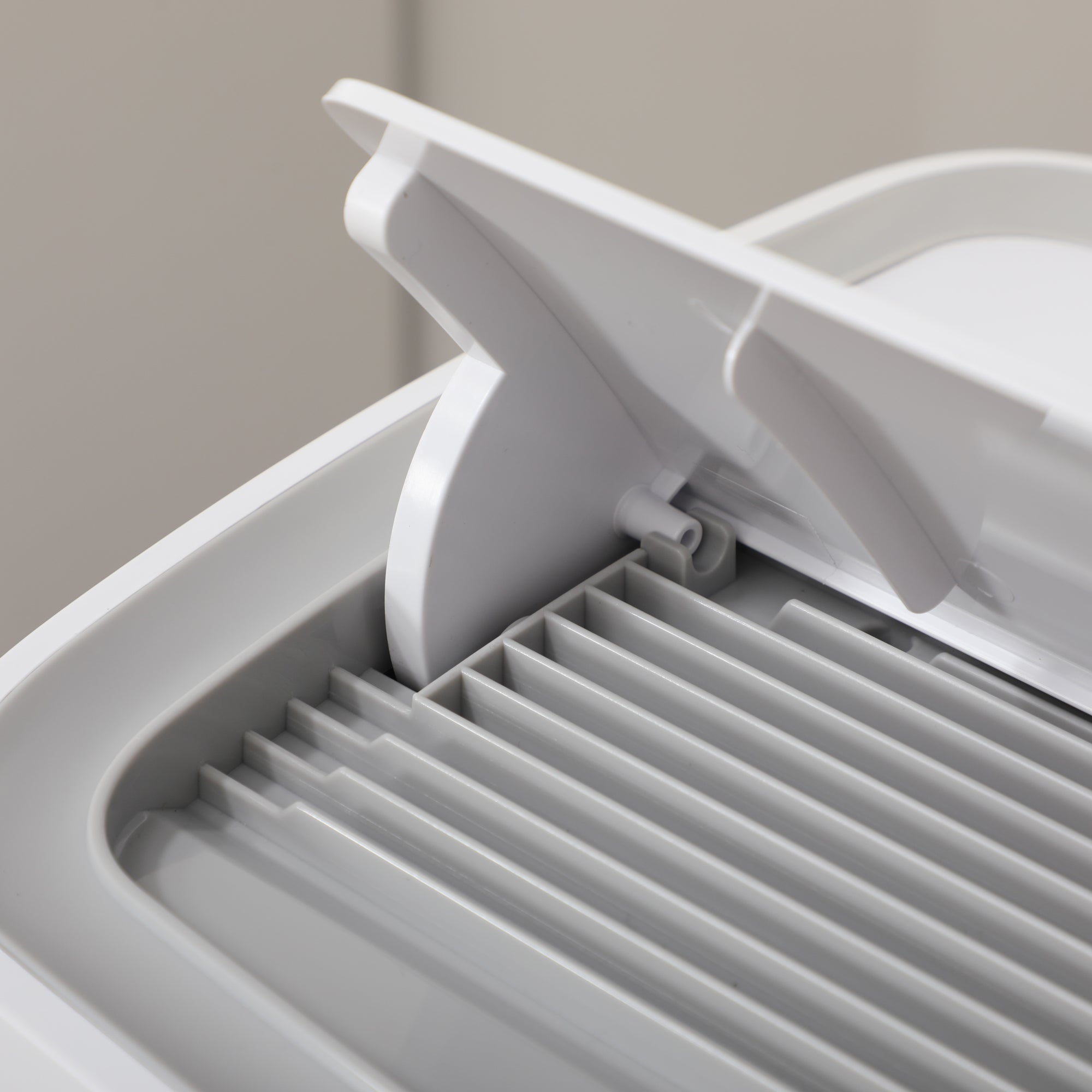 HOMCOM 12000 BTU Air Conditioning Unit, 3-in-1 Portable Air Conditioner, Dehumidifier, Cooling Fan with 3 Speeds, Remote Control, LED Display, 24H Timer, Window Venting Kit, Children Lock, 25m\'c2\'b2