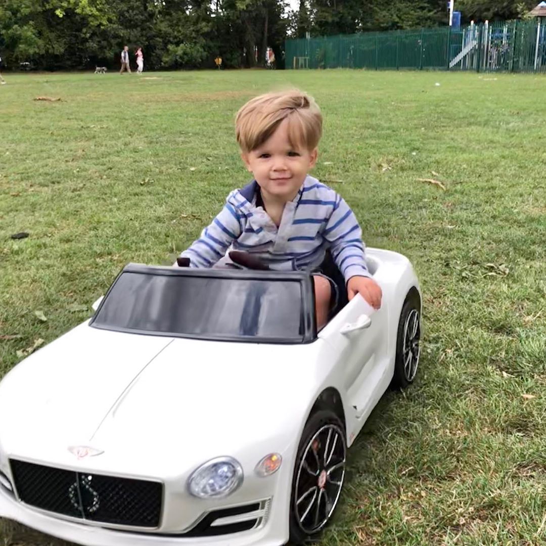 HOMCOM Kids Electric Car Kids Ride on Toys W/ LED Lights-White 