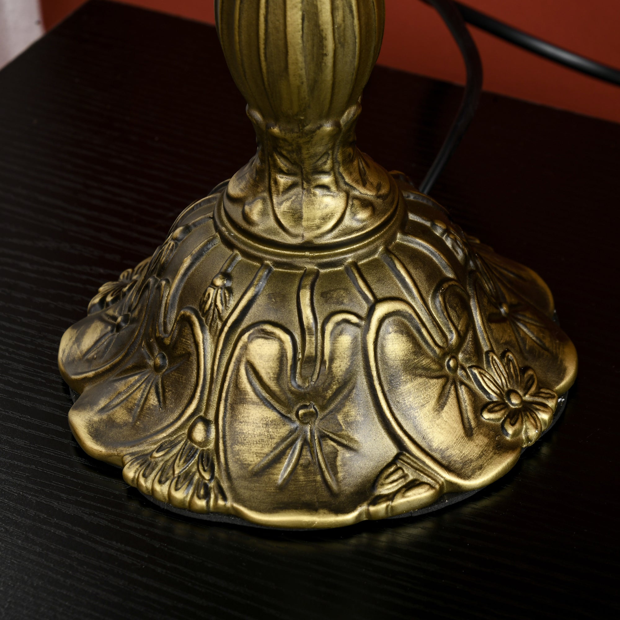 HOMCOM Stained Glass Table Lamp, Handcrafted Artisan Collectible, Suitable for Living Room and Bedside, Multi-Coloured, \'d0\'a431 x 48Hcm, Zinc Alloy. 