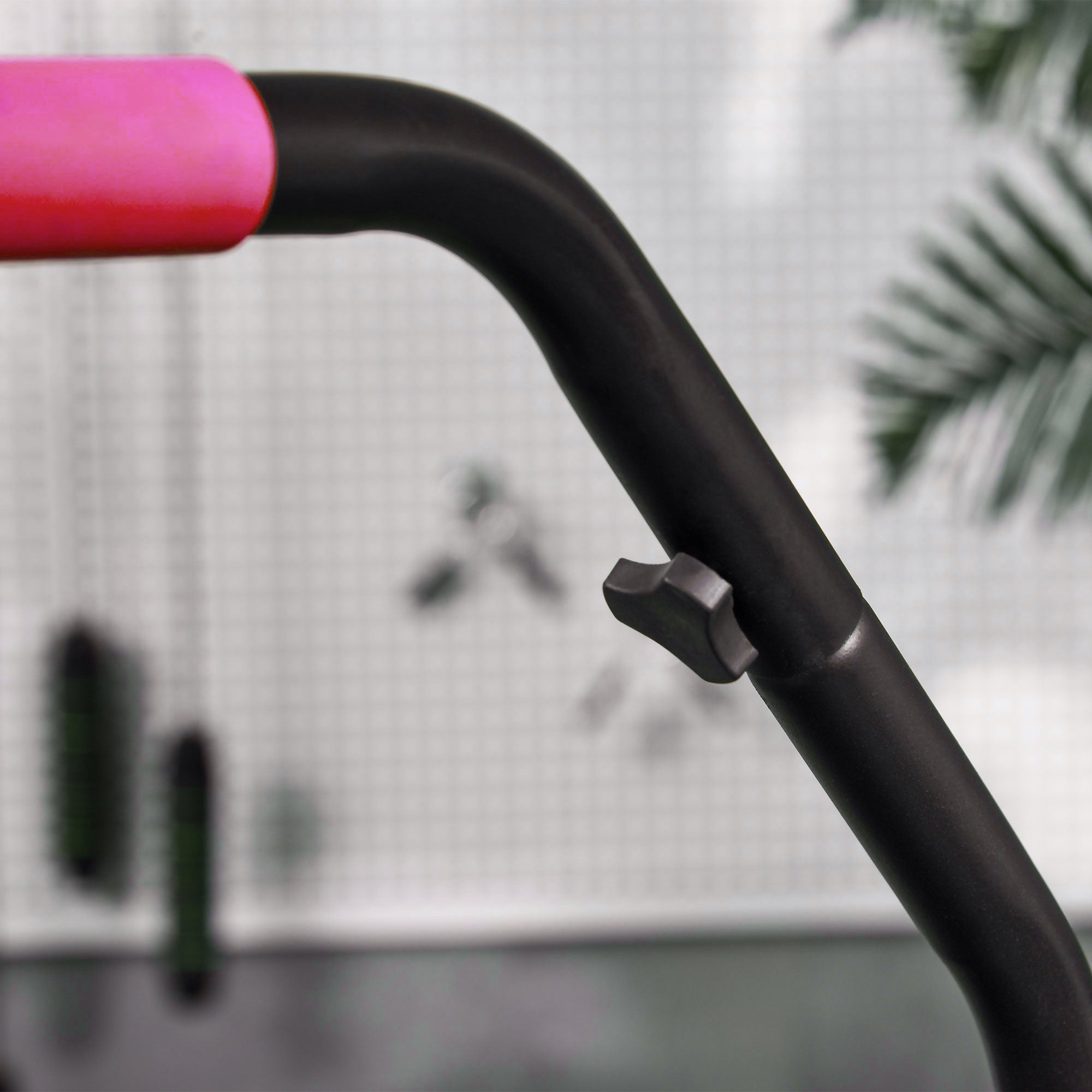 HOMCOM 40" Foldable Mini Fitness Trampoline, with Adjustable Foam Handle, Pink 