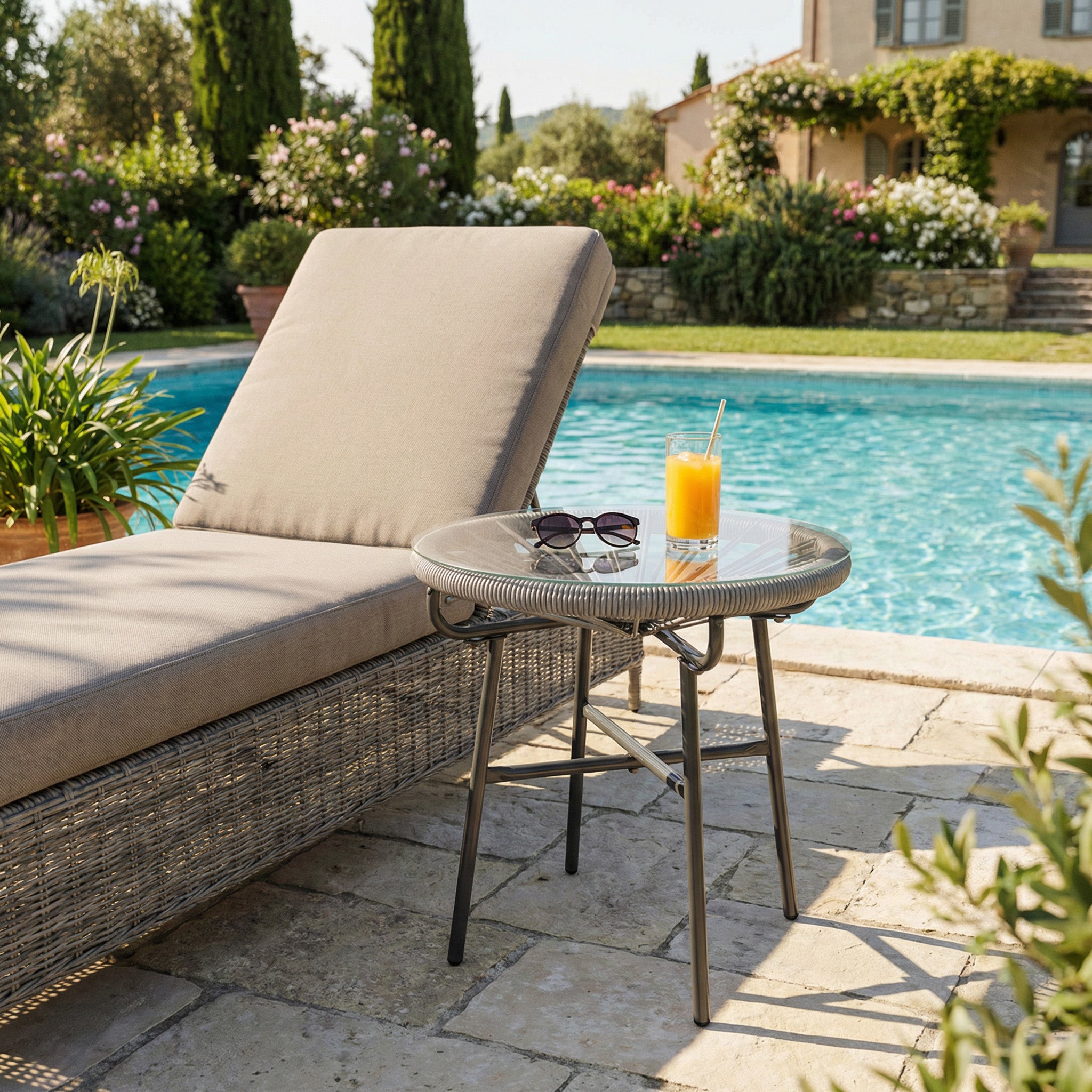 Outsunny Rattan Side Table, Round Outdoor Coffee Table, with Round PE Rattan and Tempered Glass Tabletop, Light Grey 