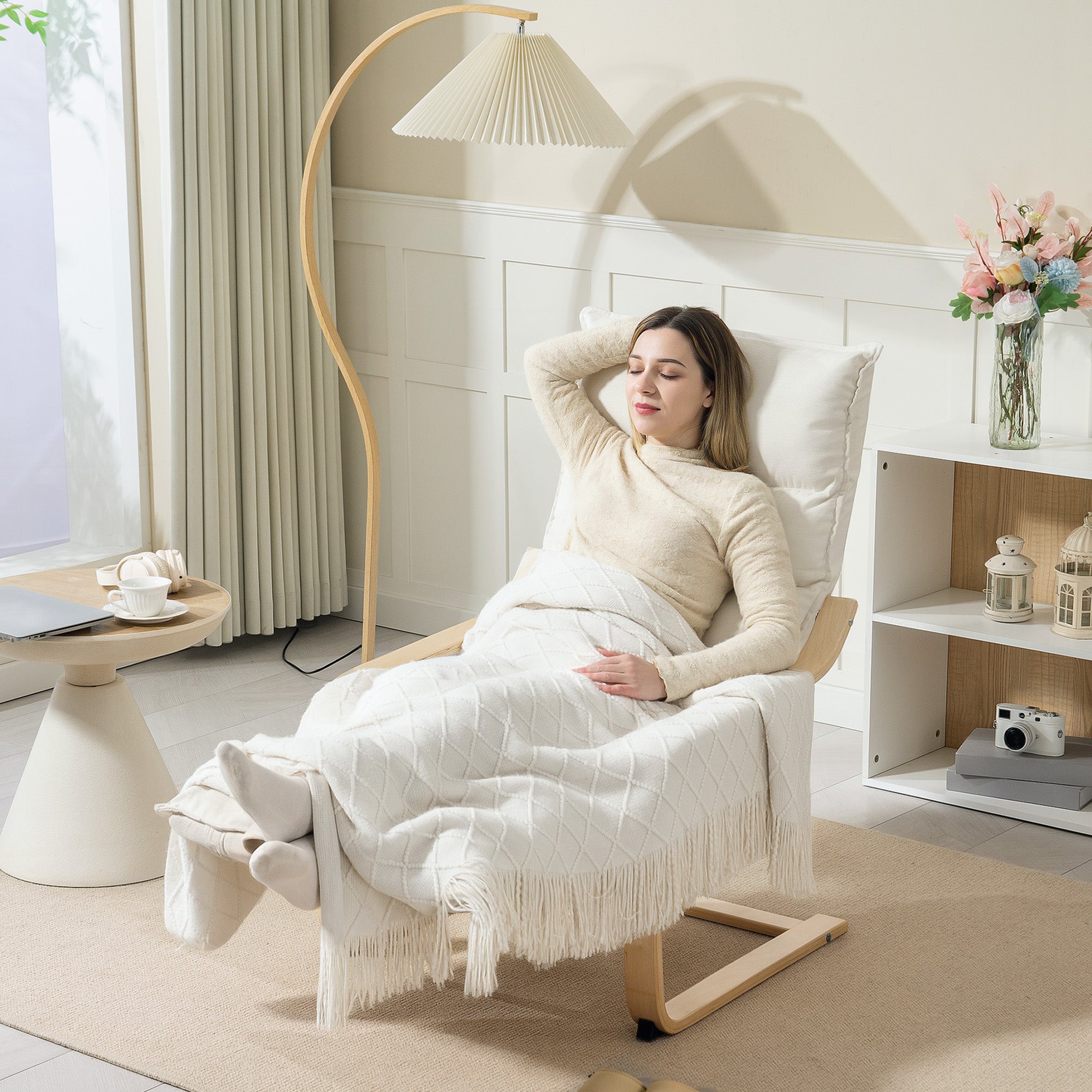 HOMCOM Curved Wooden Accent Chair, with Adjustable Footrest - Cream White 