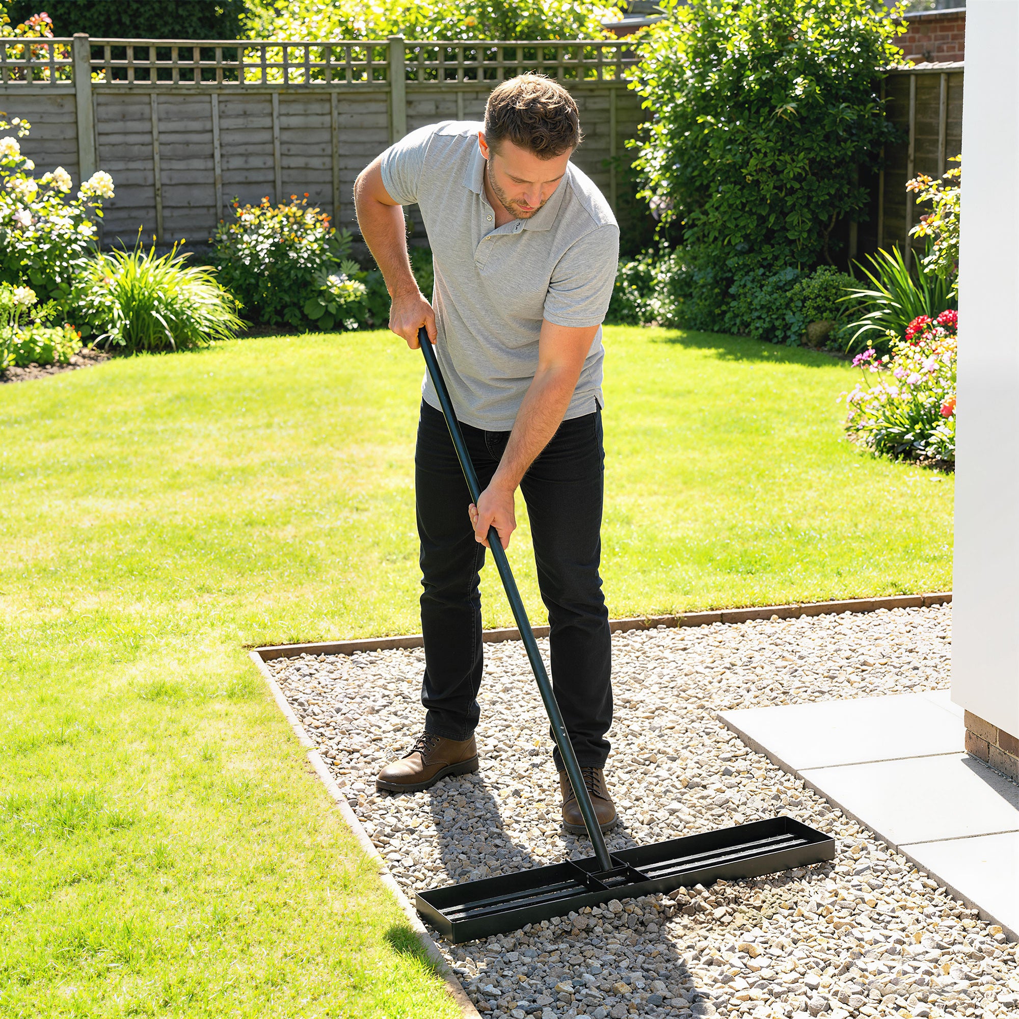 Outsunny Lawn Levelling Rake, 76 x 26 cm Lawn Leveller Lute with 169 cm Handle for Grass Soil Sand Yard Golf Course 