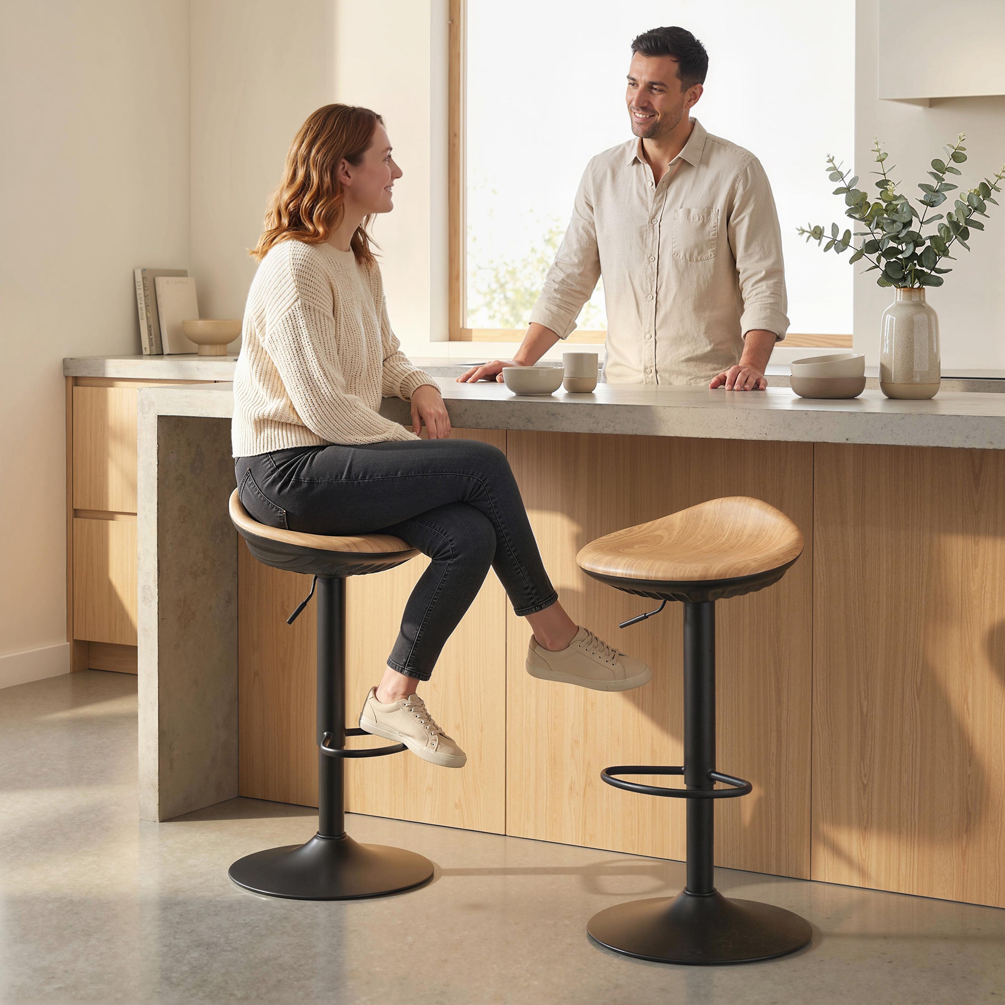 HOMCOM Set of 2 Barstools PU Leather Kitchen Stools with Saddle Seat Height Adjustable Swivel Kitchen Chairs with Footrest Oak 