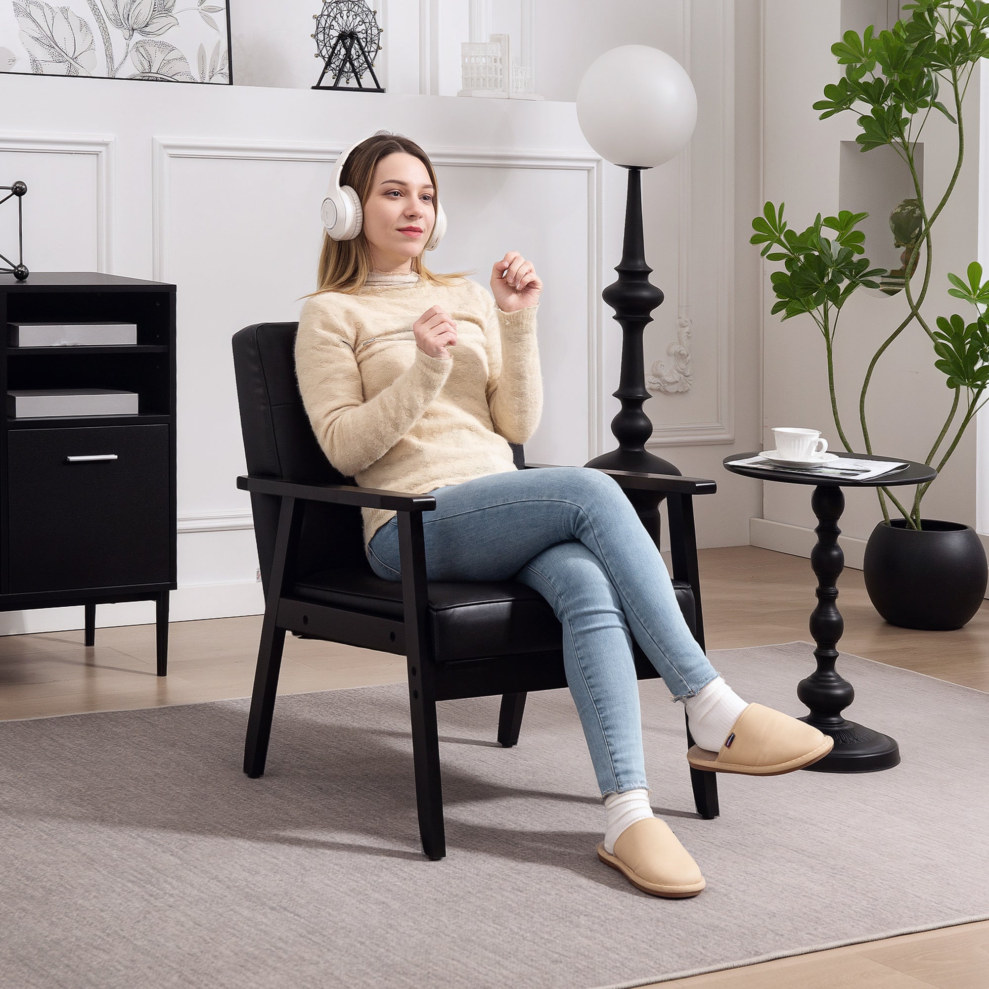 HOMCOM Retro-Style Accent Chair, with Faux Leather Seat - Black