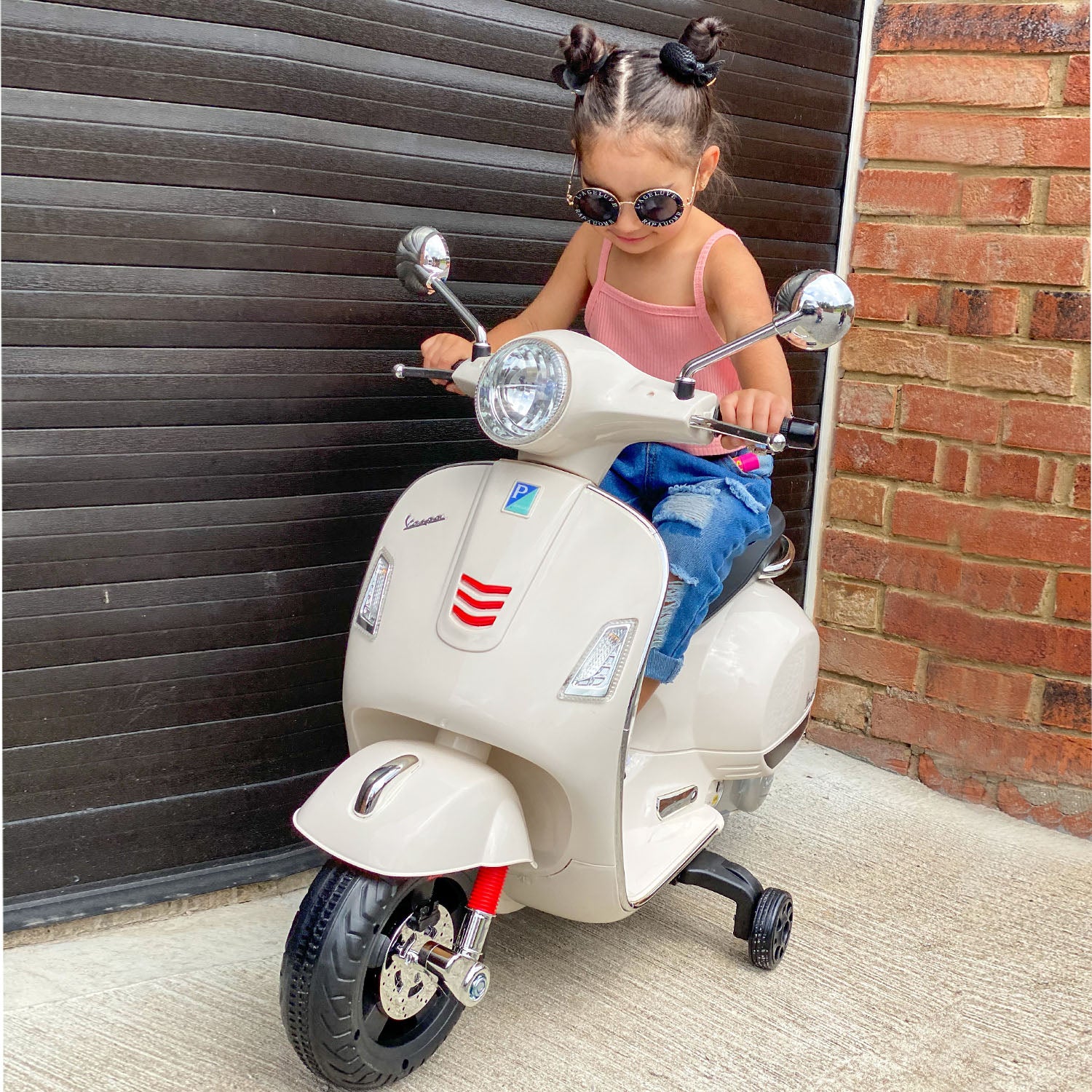 HOMCOM Kids Ride On Vespa Motorcycle W/LED Lights - White 