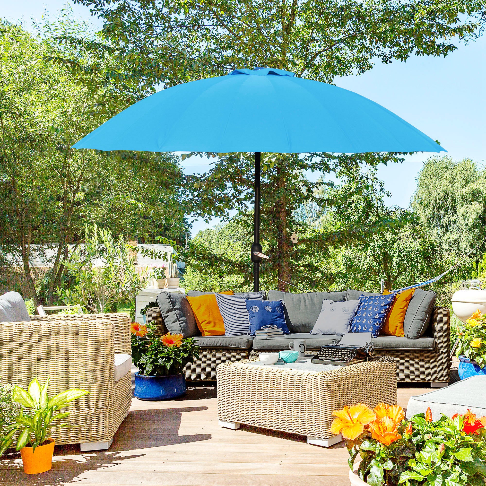 Outsunny 2.5m Shanghai Garden Parasol Umbrella with Crank & Tilt, Adjustable Outdoor Sun Shade, Blue 