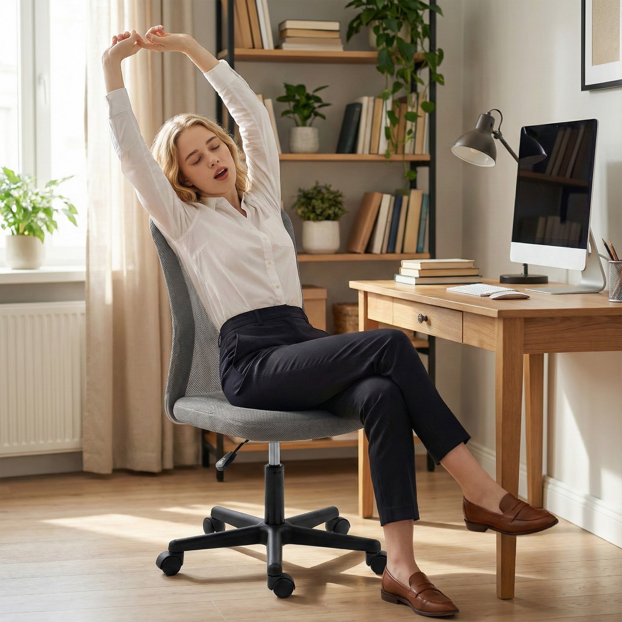 Vinsetto Computer Desk Chair, Mesh Office Chair with Adjustable Height and Swivel Wheels, Armless Study Chair, Grey 