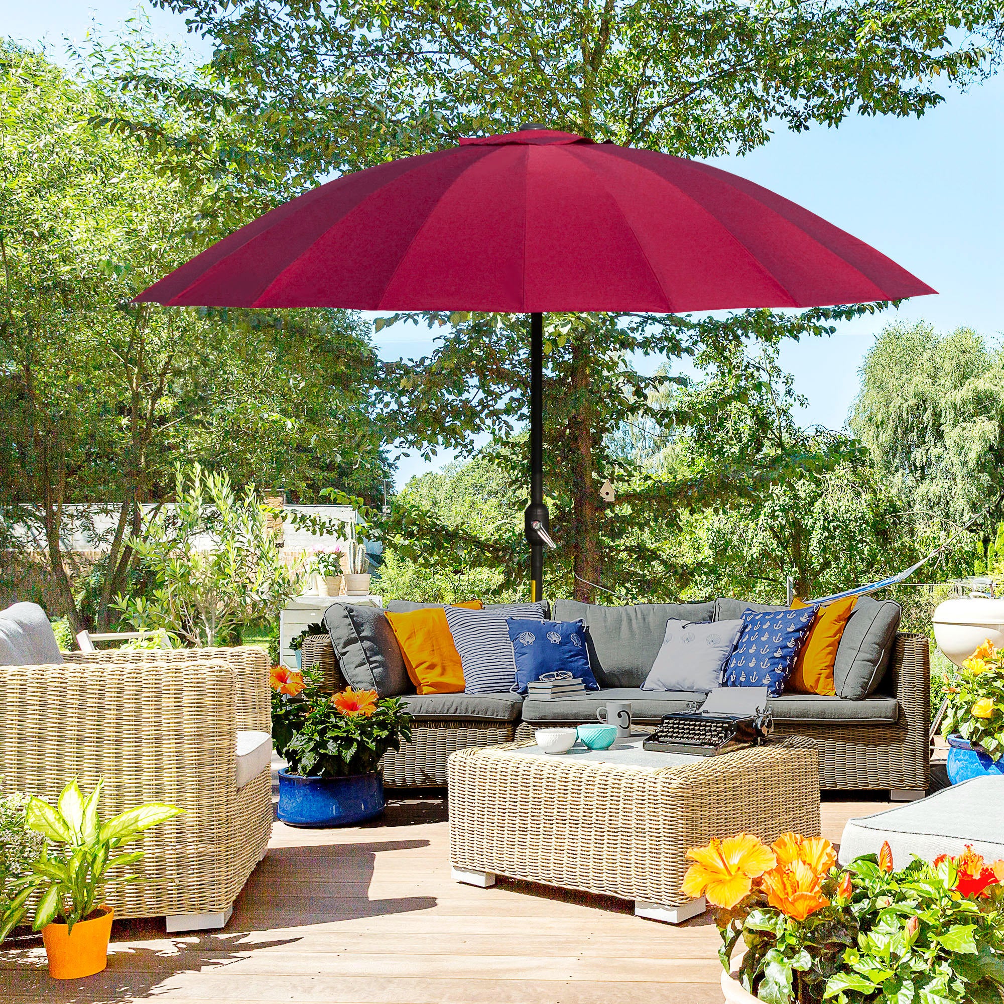 Outsunny 2.5m Shanghai Garden Parasol Umbrella with Crank & Tilt, Adjustable Outdoor Sun Shade, Red 