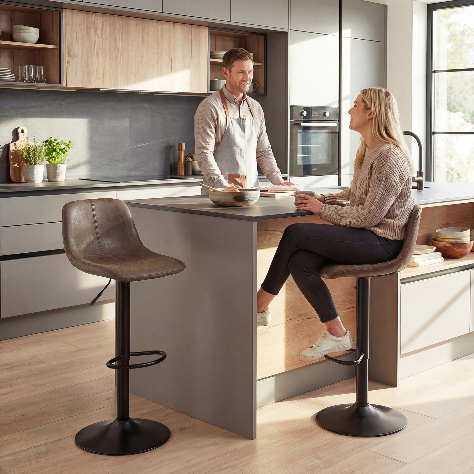 HOMCOM Bar Stools Set of 2, Modern Swivel Barstools with Footrest for Kitchen Island and Dining Room, Brown 