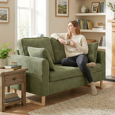 HOMCOM 2 Seater Sofa, 140 cm Loveseat Sofa with Spring Cushions, Metal Legs, 2 Pillows, Dark Green 