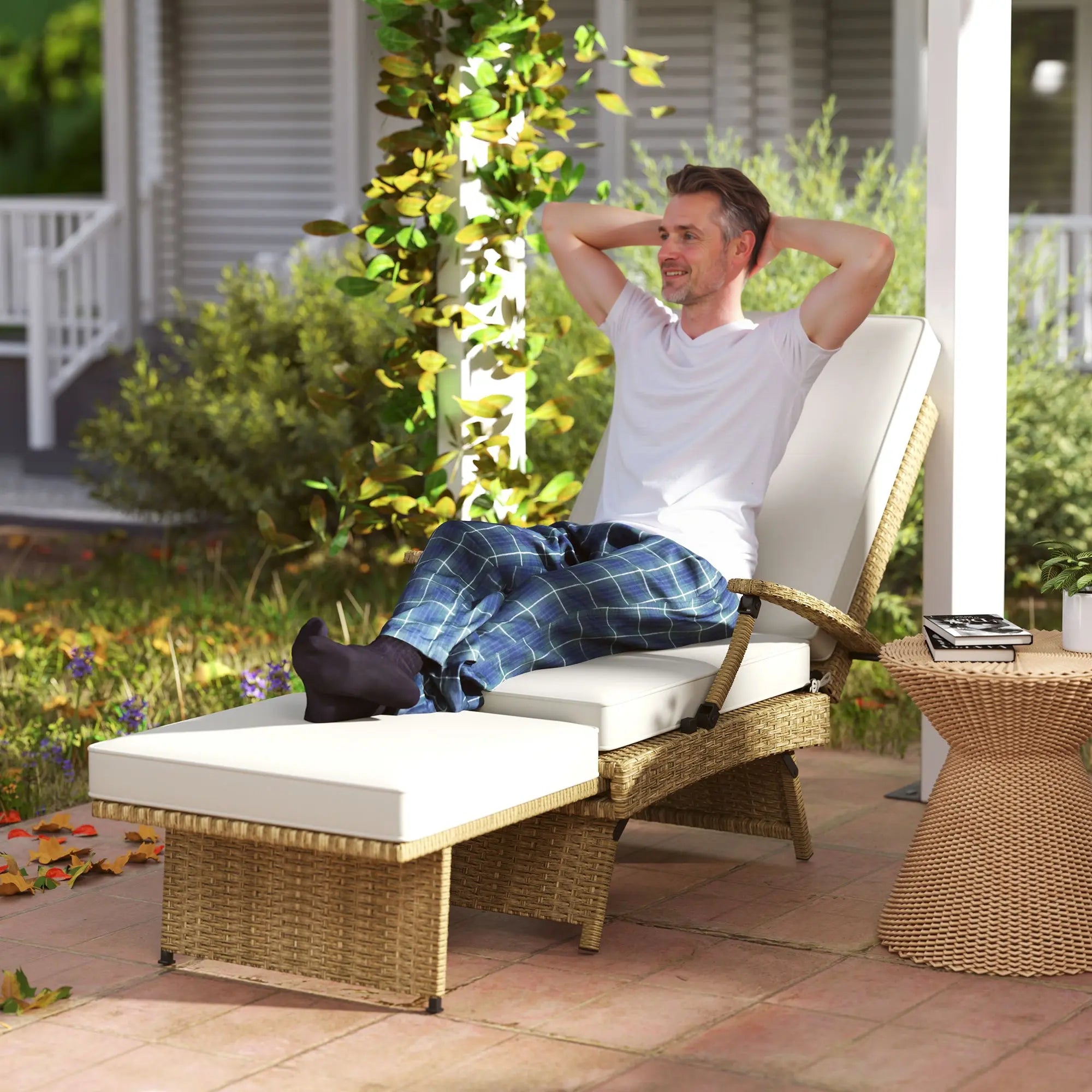 Outsunny 80° Reclining Rattan Lounger - White/Beige 