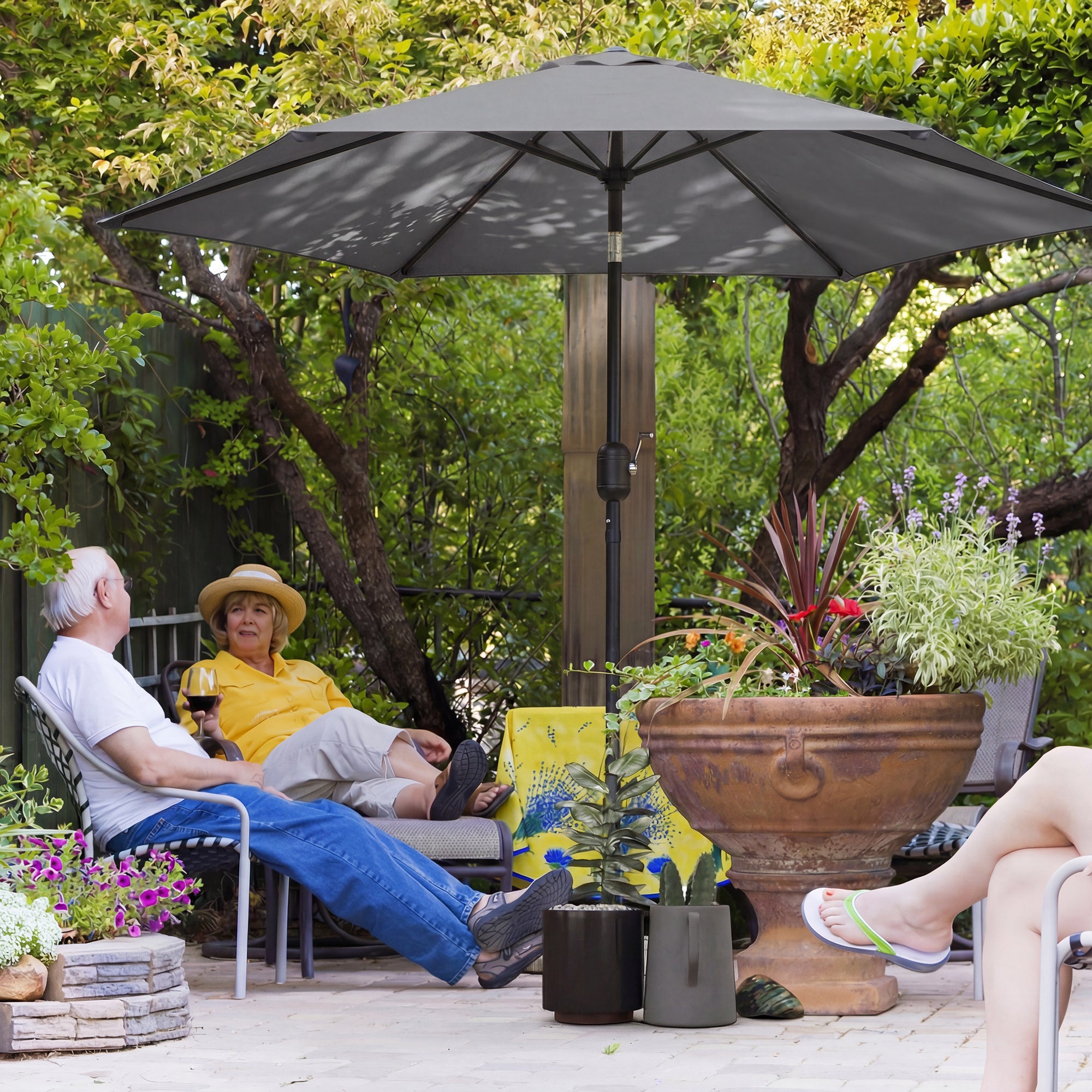 Outsunny 2.6 m Garden Parasol Umbrella with Aluminium Pole, Outdoor Patio Umbrella with Tilt and Crank, Vent, Grey 