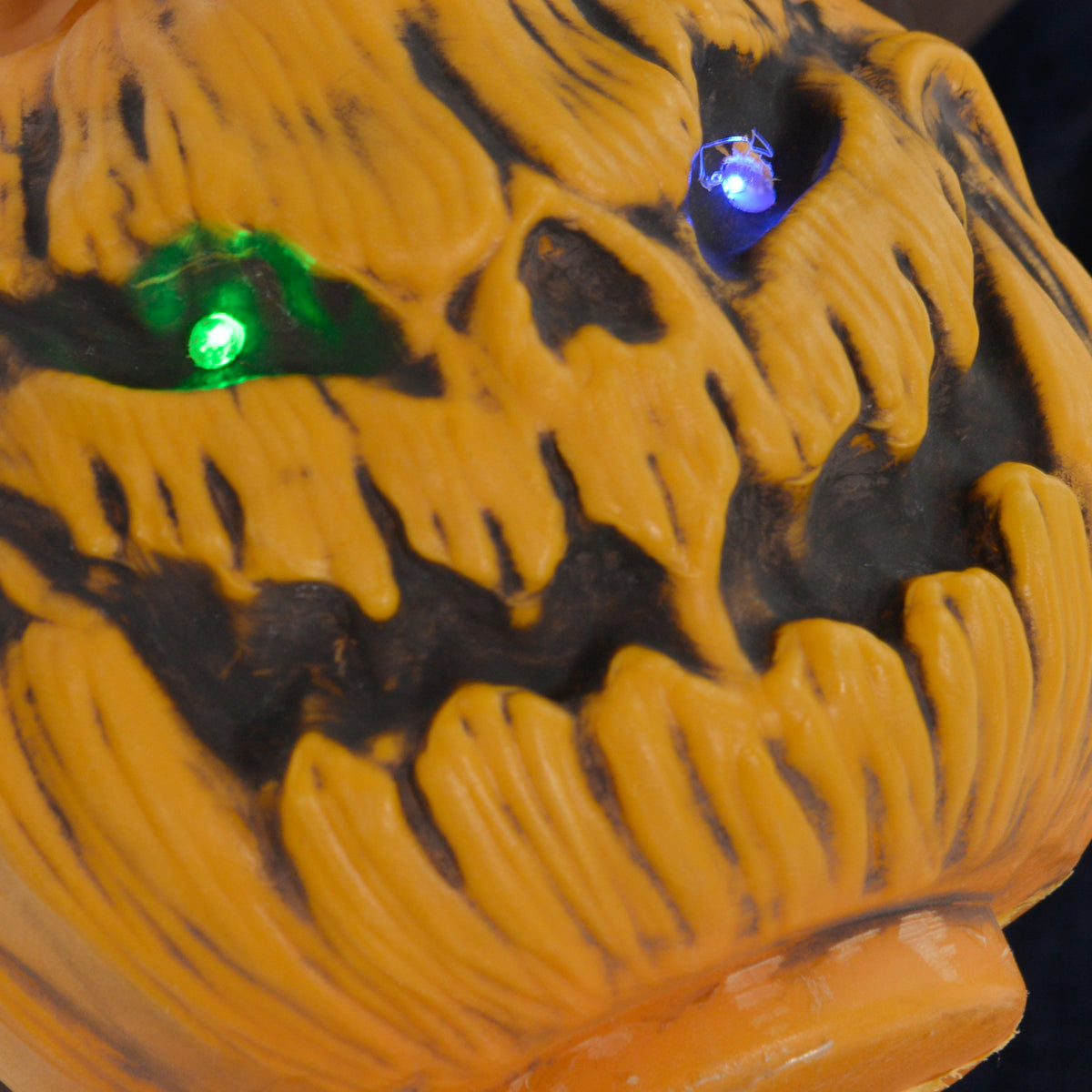 HOMCOM 6'2" Witch with Broomstick Halloween Animatronic, with Glowing Eyes 