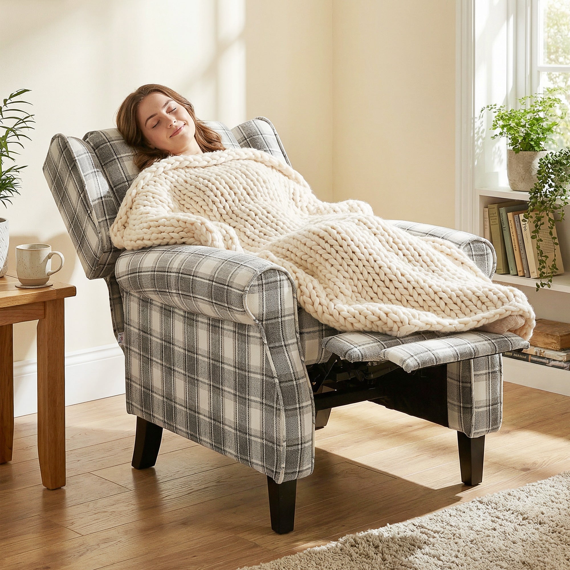 HOMCOM 160° Reclining Armchair, with Footrest - Grey and White 
