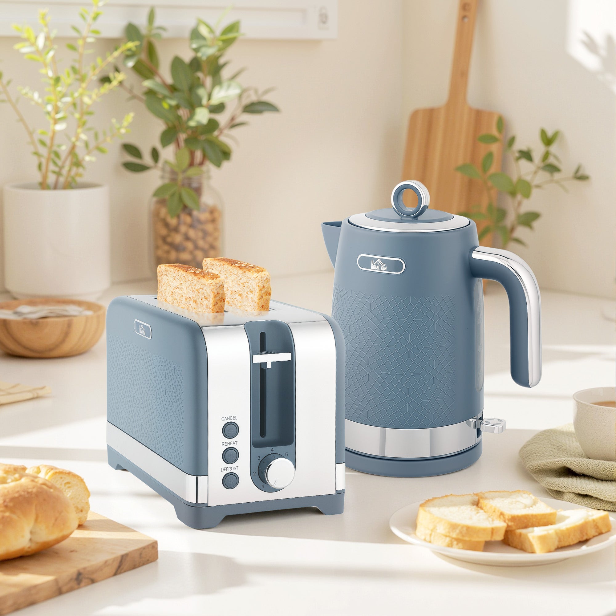 HOMCOM Sleek Textured Kettle and Toaster Set - Blue 