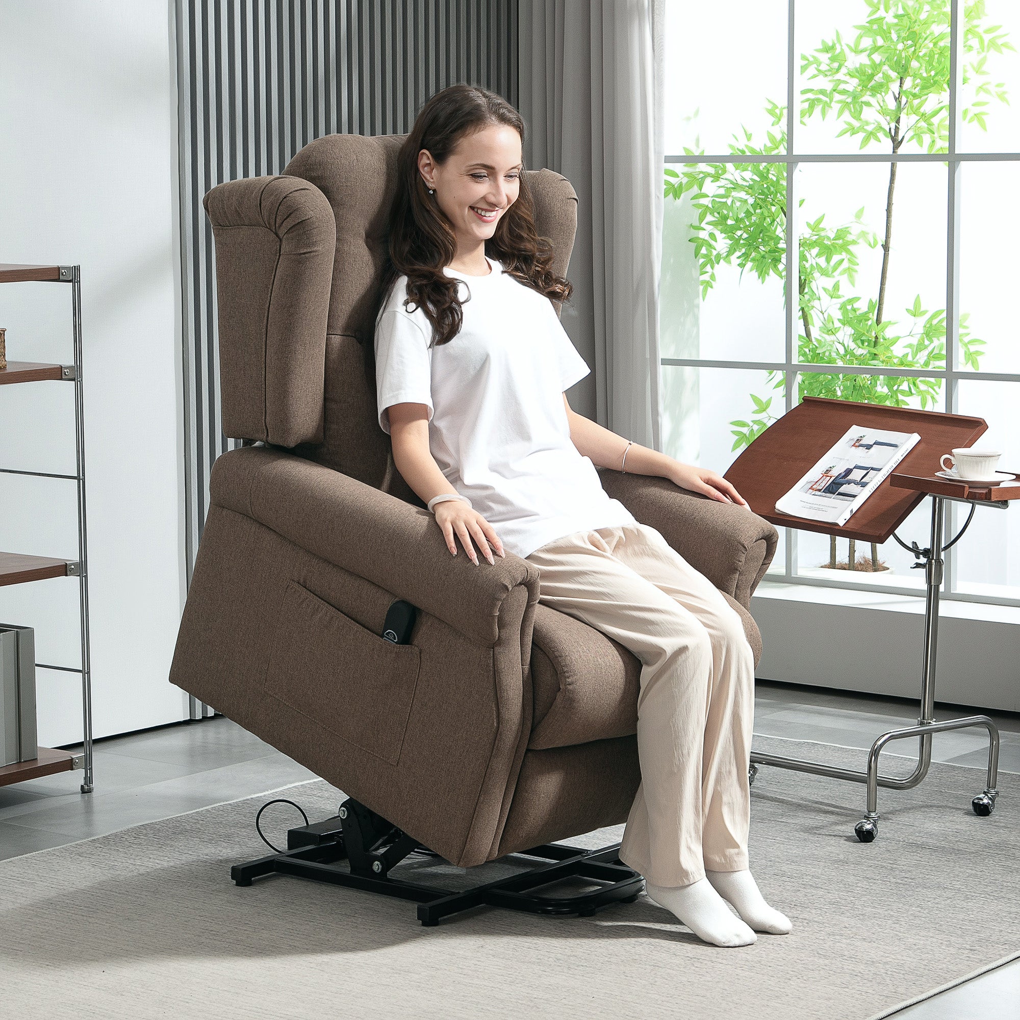HOMCOM 45\'c2\'b0 Lifting Riser and Recliner Armchair  - Dark Brown