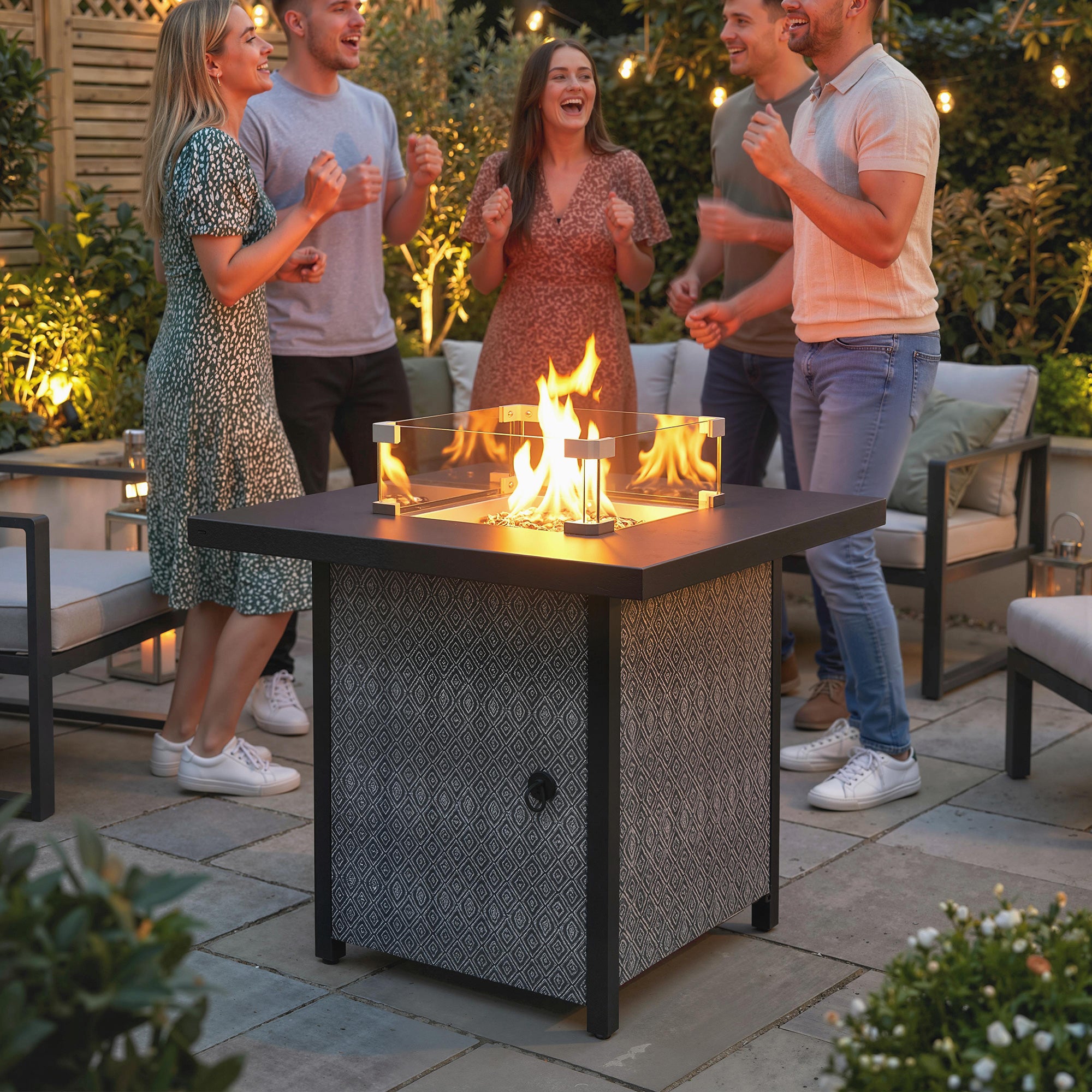 Outsunny Propane Gas Fire Pit Table for Garden, 11.7 KW Smokeless Firepit Outdoor Heater with Wind Guard, Glass Rocks, Lid, Black 