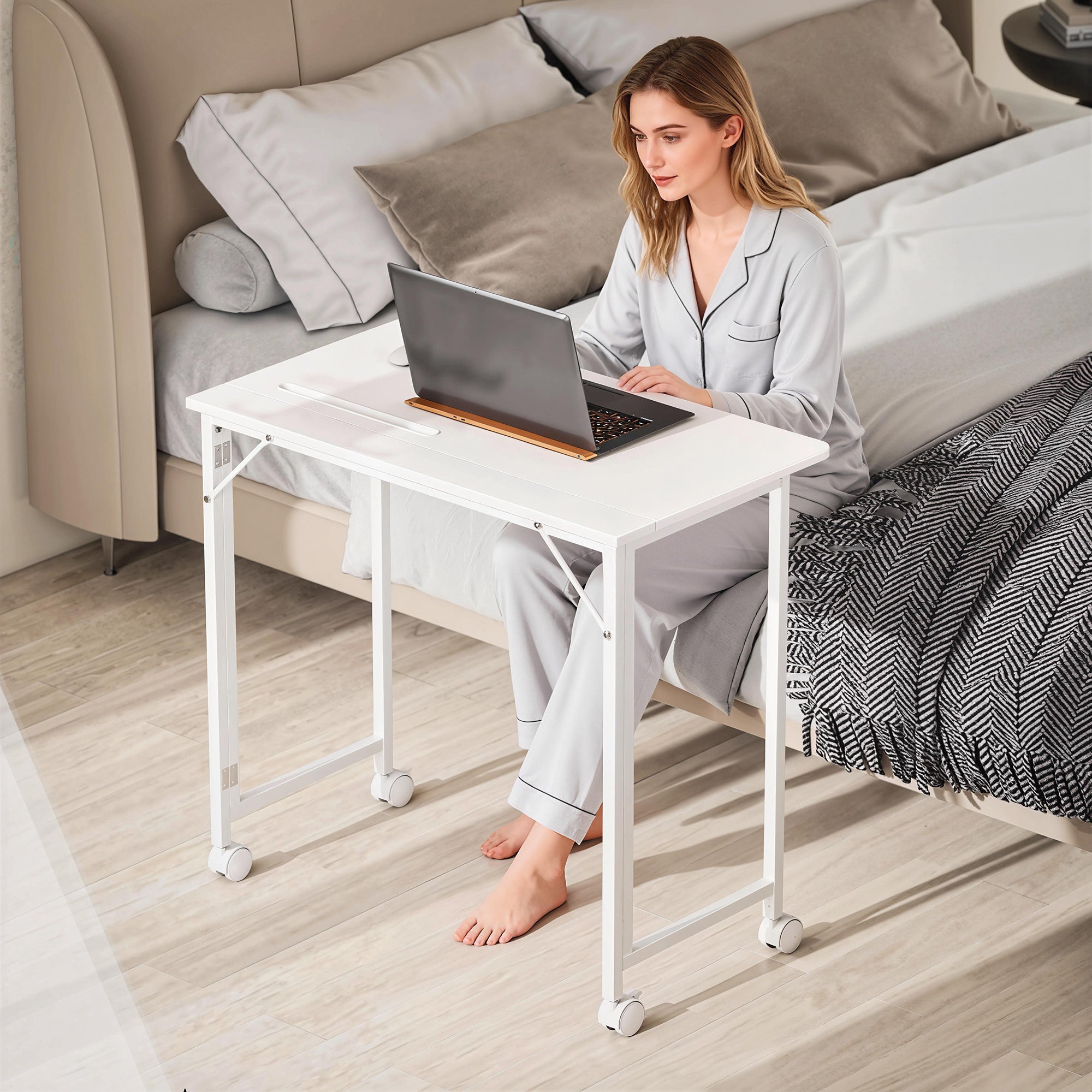 HOMCOM Small Folding Desk, with Wheels - White Wood-Effect 