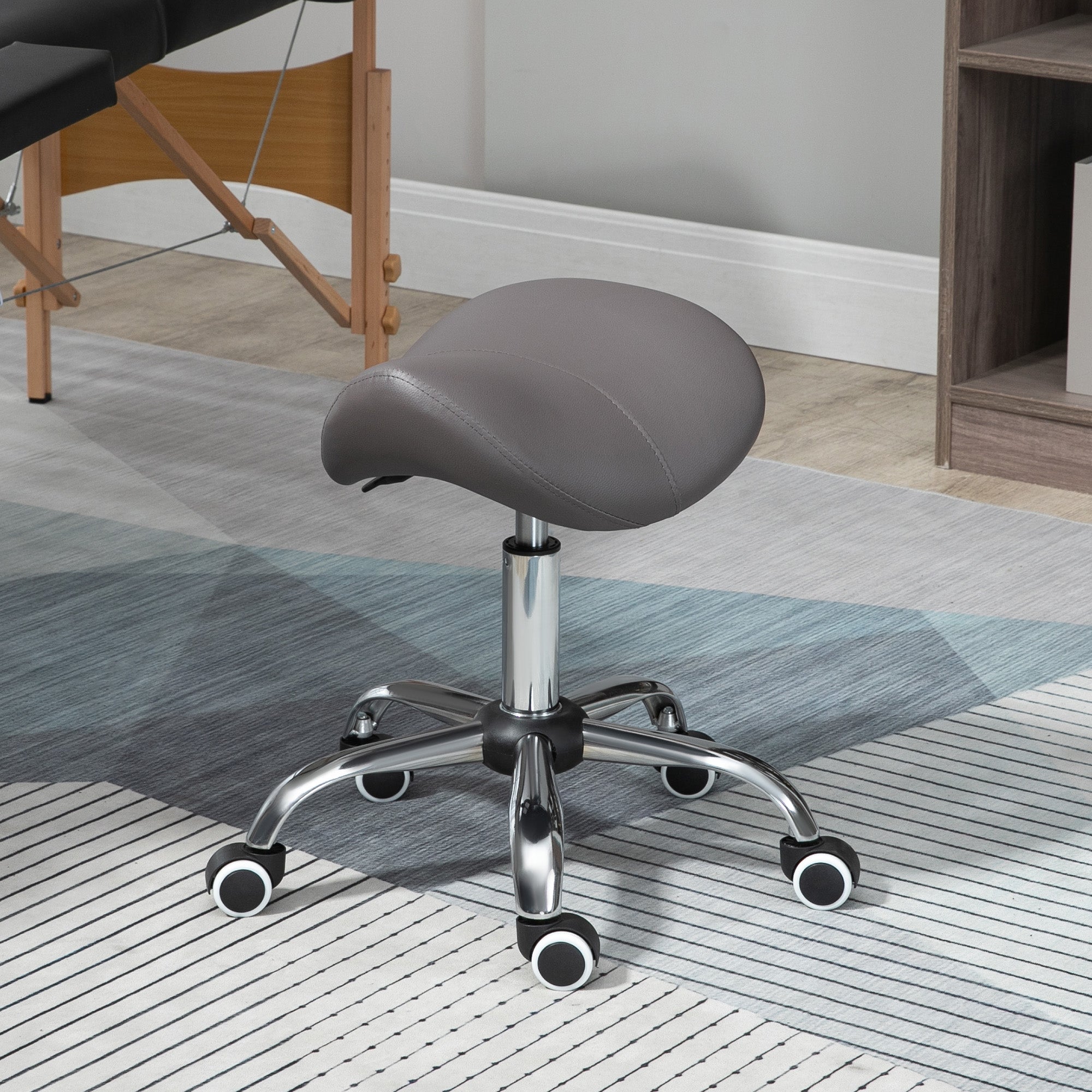 HOMCOM Cosmetic Stool 360\'c2\'b0 Rotate Height Adjustable Salon Massage Spa Chair Hydraulic Rolling Faux Leather Saddle Stool, Grey