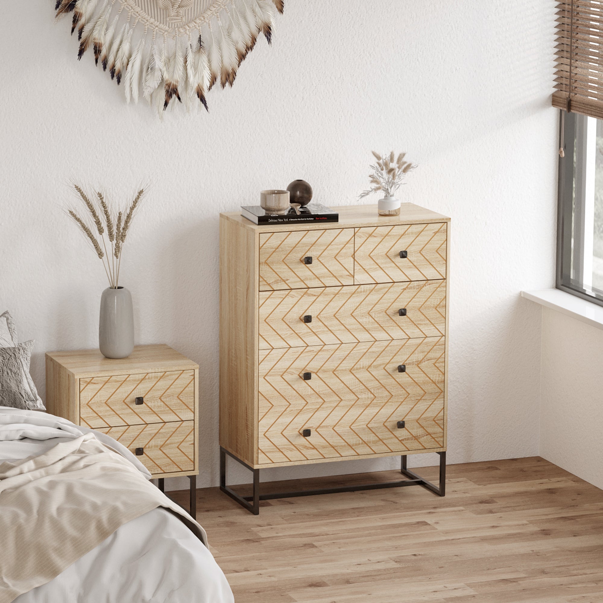 HOMCOM 5 Drawer Chest Sideboard Cabinet Storage Unit Bedroom Home Unique Zigzag Design w/ Black Metal Handles Anti Tip & Top 
