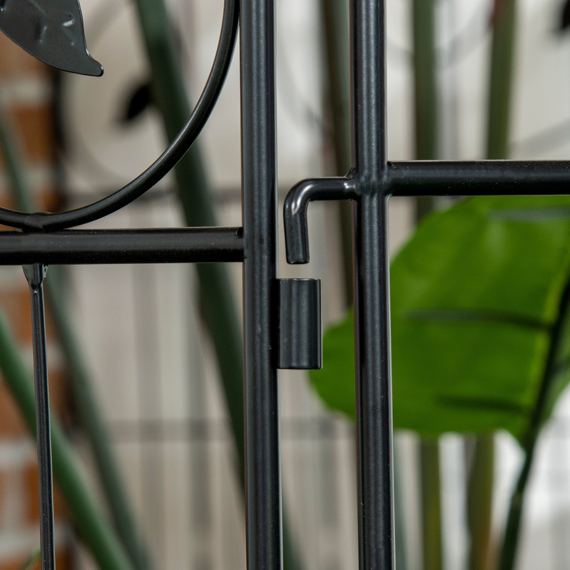 Outsunny Decorative Garden Fencing, 8PCs 43in x 23ft Outdoor Picket Fence Panels, Rustproof Metal Wire Landscape Flower Bed Border Edging Animal Barrier, Black 