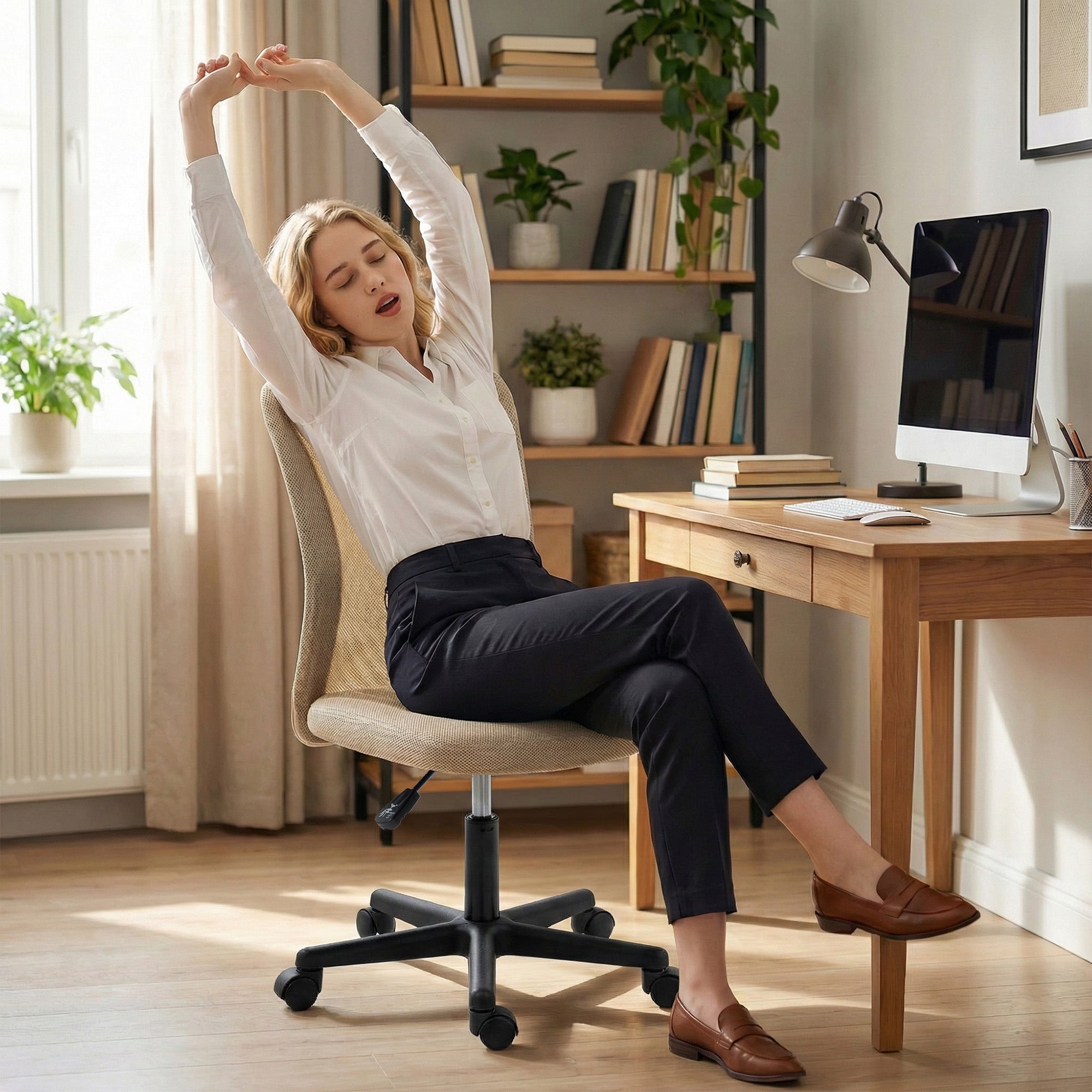 Vinsetto Computer Desk Chair, Mesh Office Chair with Adjustable Height and Swivel Wheels, Armless Study Chair, Beige 