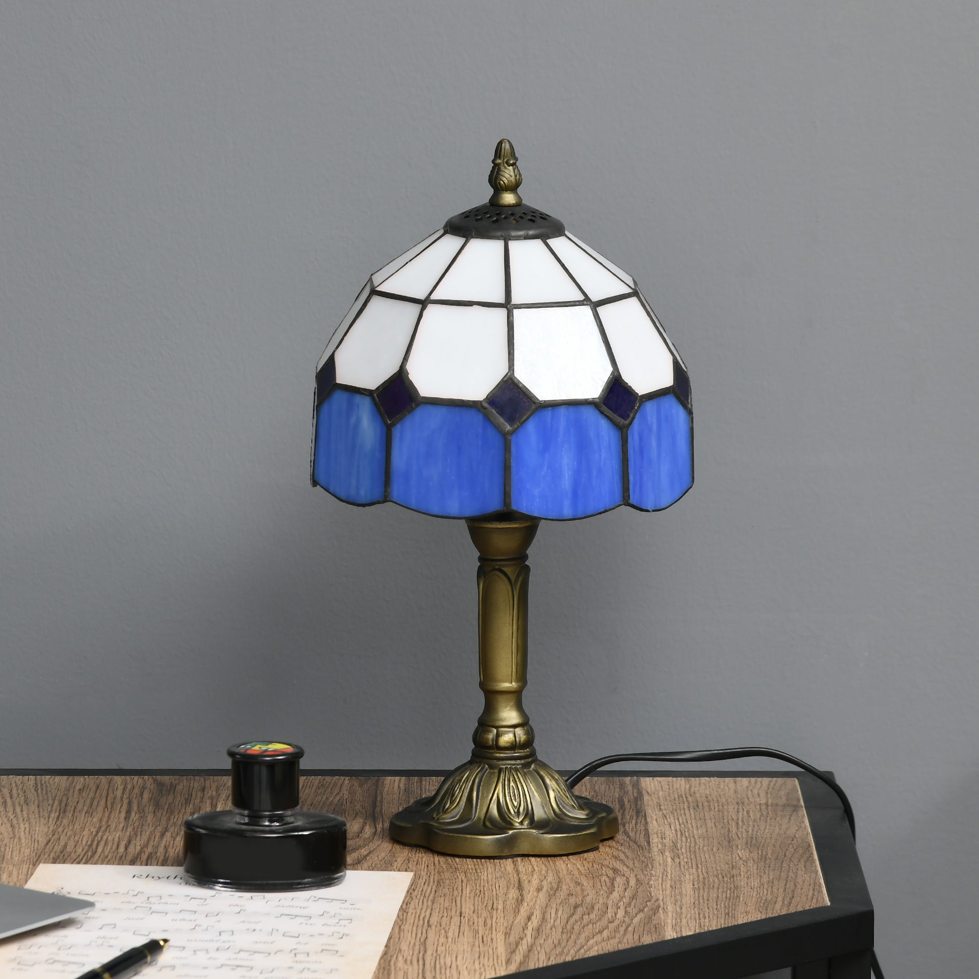 HOMCOM Handmade Stained Glass Table Lamp, Antique Bedside Lamp for Bedroom, Living room, Home, Nightstand, Decorative Night Light, Blue 