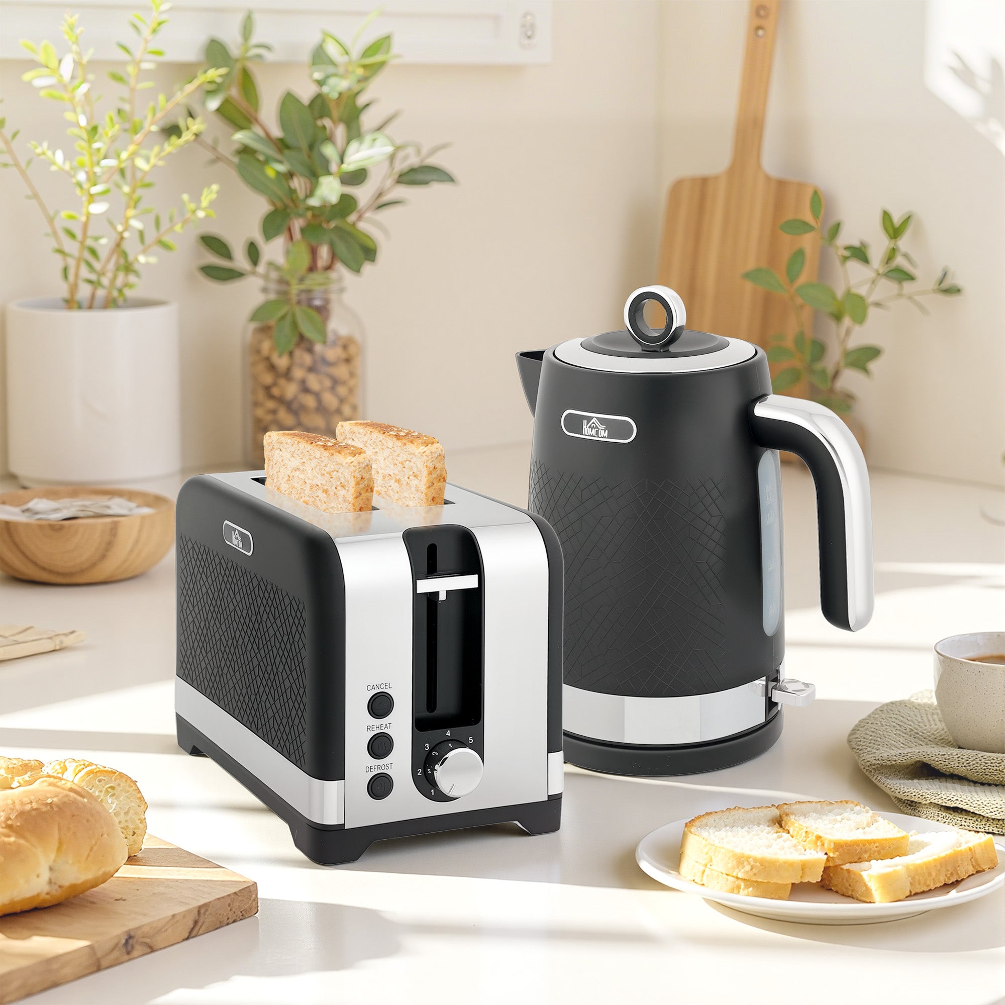 HOMCOM Sleek Textured Kettle and Toaster Set - Black 