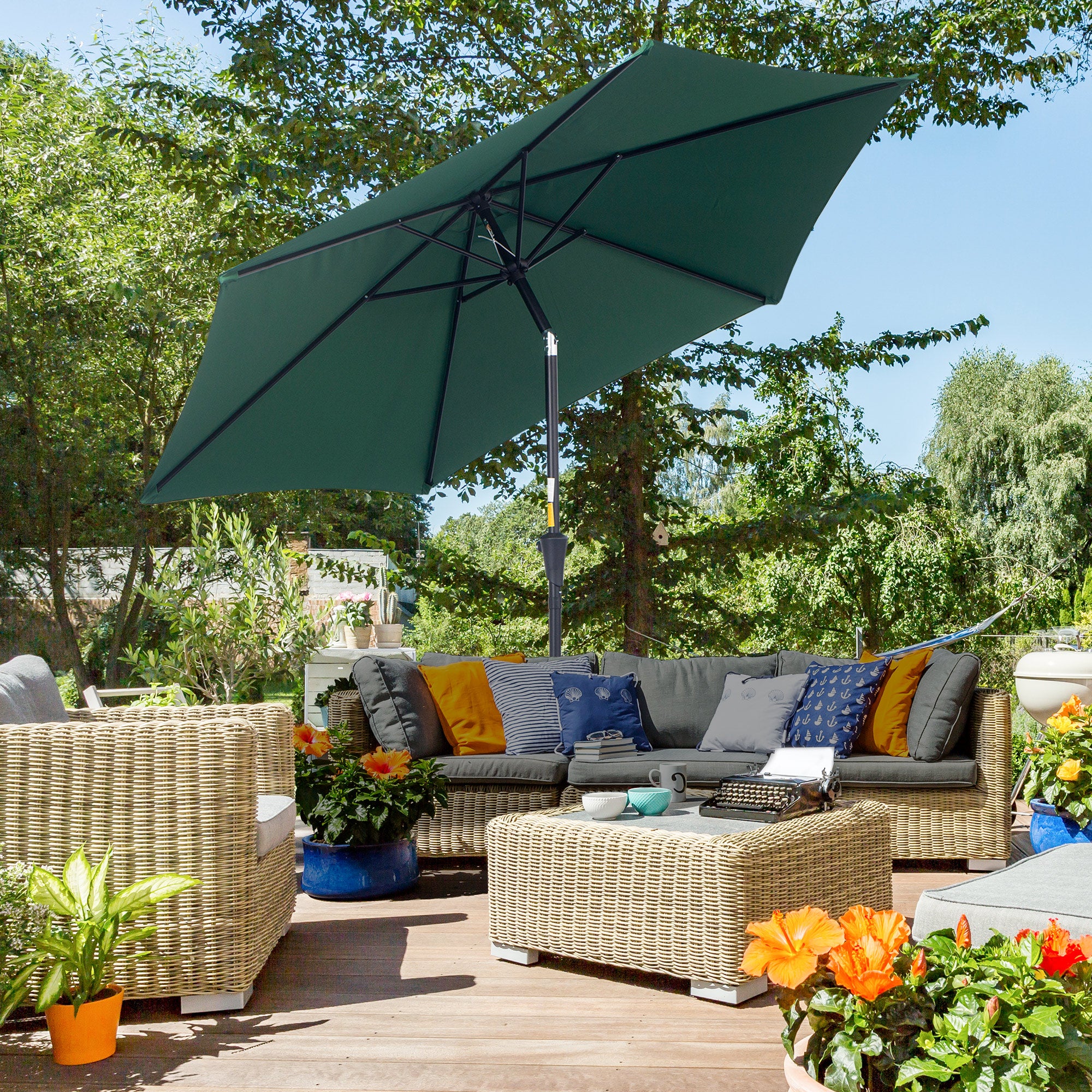 Outsunny 2.6M Garden Parasol Umbrella with Tilt and Crank, Outdoor Sun Parasol Sunshade Shelter with Aluminium Frame, Green 