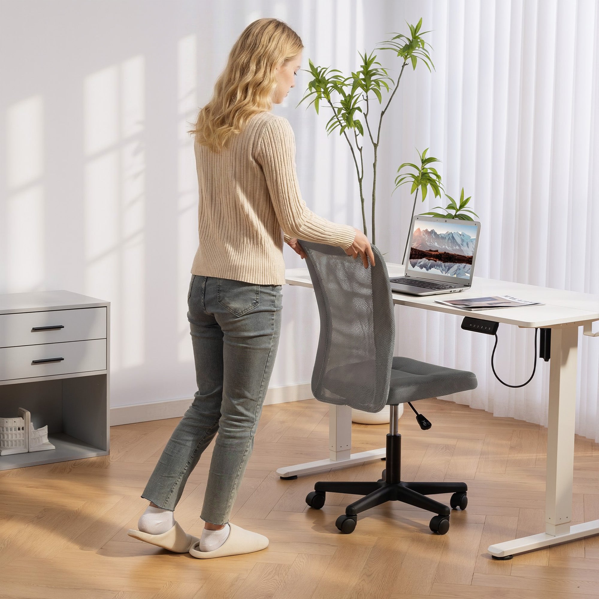 Vinsetto Computer Desk Chair, Mesh Office Chair with Adjustable Height and Swivel Wheels, Armless Study Chair, Grey 