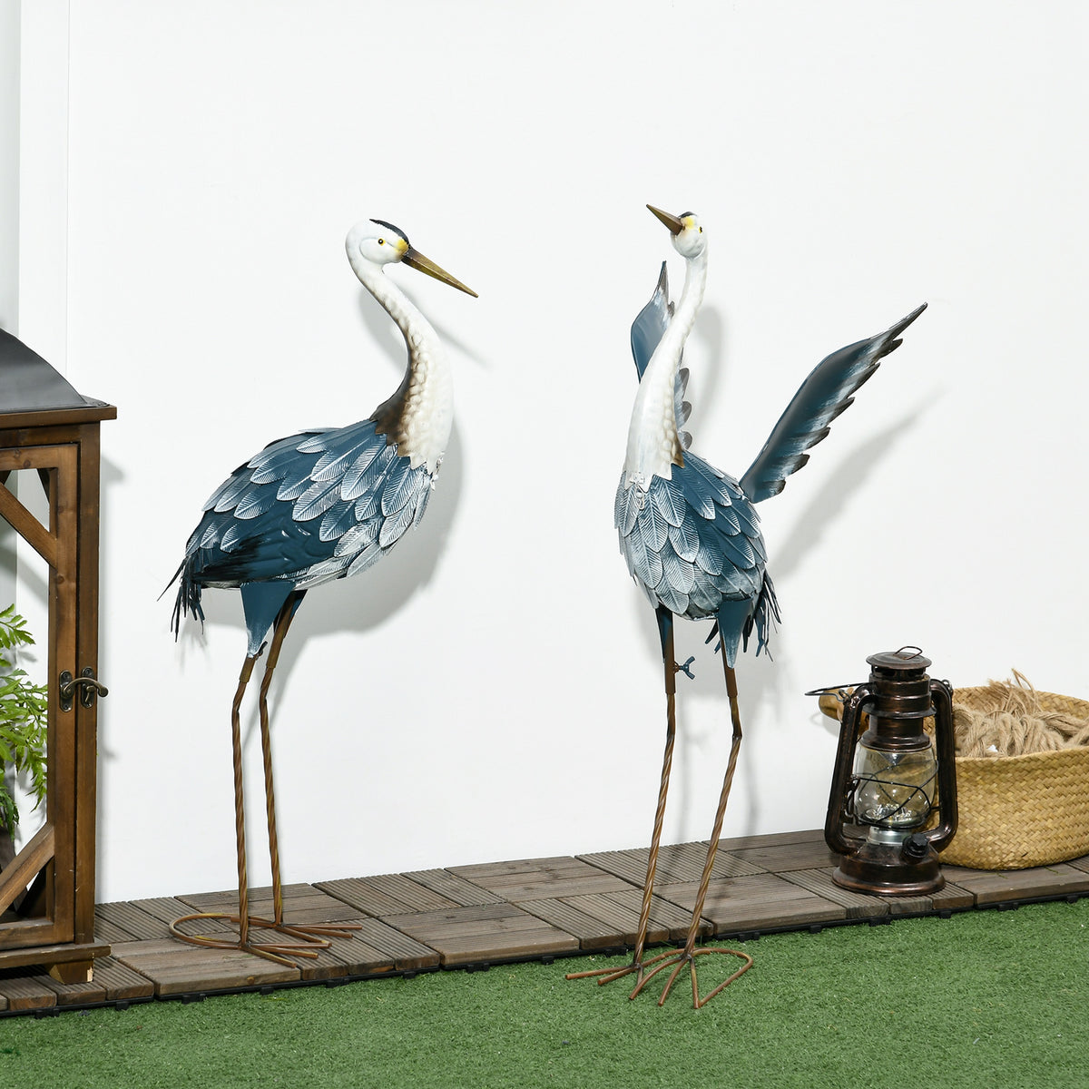 Outsunny Heron Garden Statues, Standing Garden Ornament, Metal Garden Gift with Stakes, Blue & White 