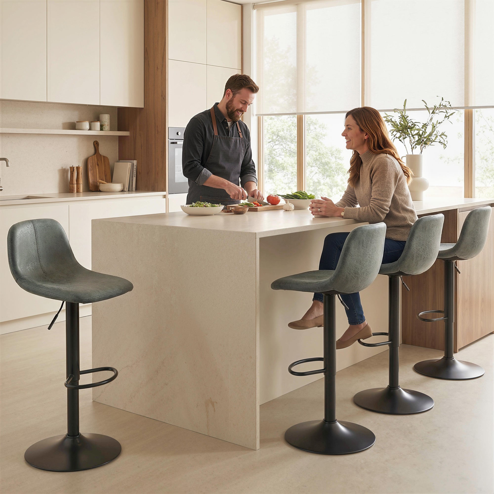 HOMCOM Bar Stools Set of 2, Modern Swivel Barstools with Footrest for Kitchen Island and Dining Room, Green 