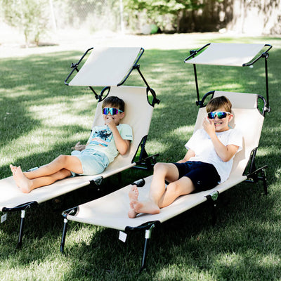 Outsunny 2 Piece Folding Sun Loungers with Canopy, Adjustable Recliner Garden Chairs with Side Pocket, Steel Frame and Breathable Mesh for Outdoor, Pool, Beach, Garden, Tan Brown 