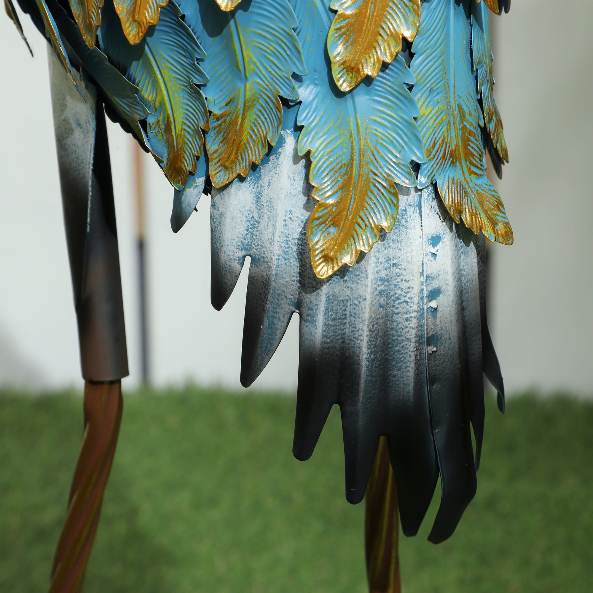 Outsunny Heron Garden Statue, Standing Garden Ornament, Metal Garden Gift with Stakes, 28 x 17 x 63 cm, Multi-Colour 