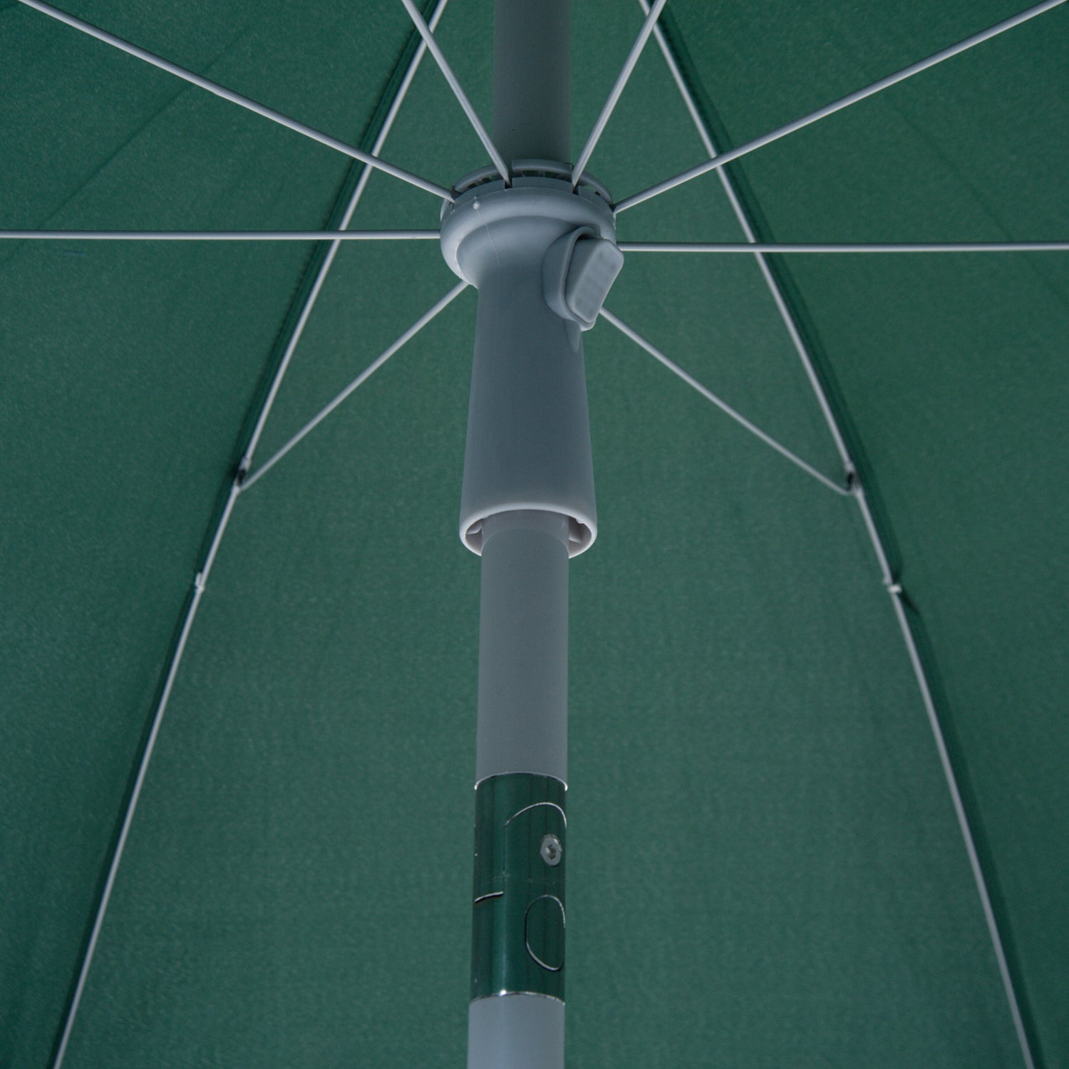 Outsunny 2.2m Beach Umbrella, Portable Parasol with Tilting Function, Outdoor Sunshade Shelter with 8 Ribs, Green 