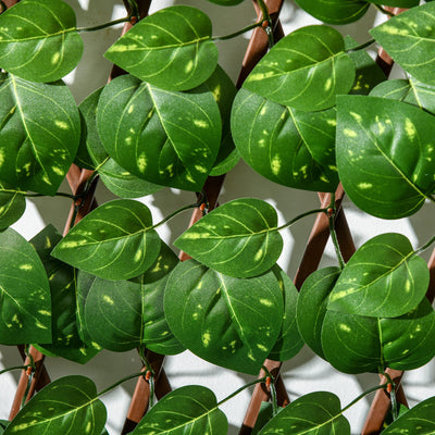 Outsunny Set of 2 Expandable Artificial Trellis Hedges – Realistic Leaf Privacy Screen, 2 x 1 m 