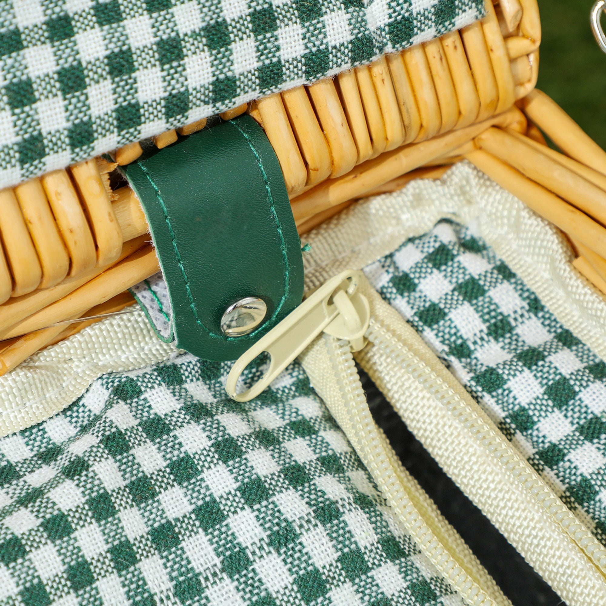 Outsunny Two-Person Picnic Set, with Wicker Basket 