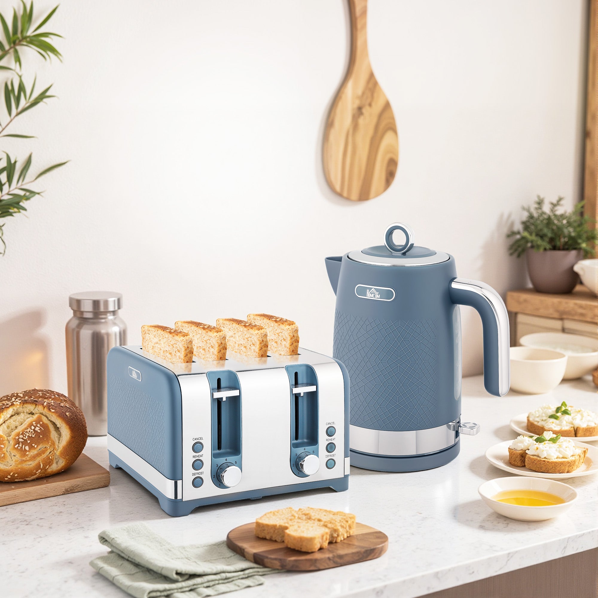 HOMCOM Sleek Textured Kettle and Four-Slice Toaster Set - Blue 