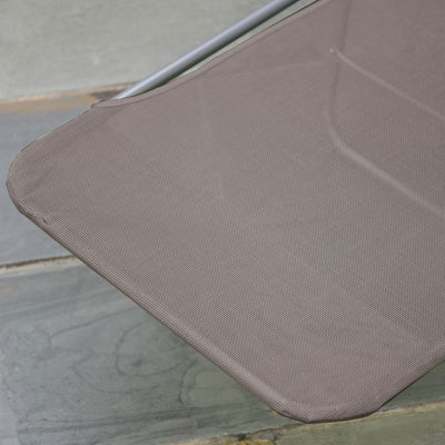 Outsunny Outdoor Foldable Sun Lounger, Adjustable Backrest Garden Recliner Sun Lounger Chair with Headrest Pillow, Coffee 