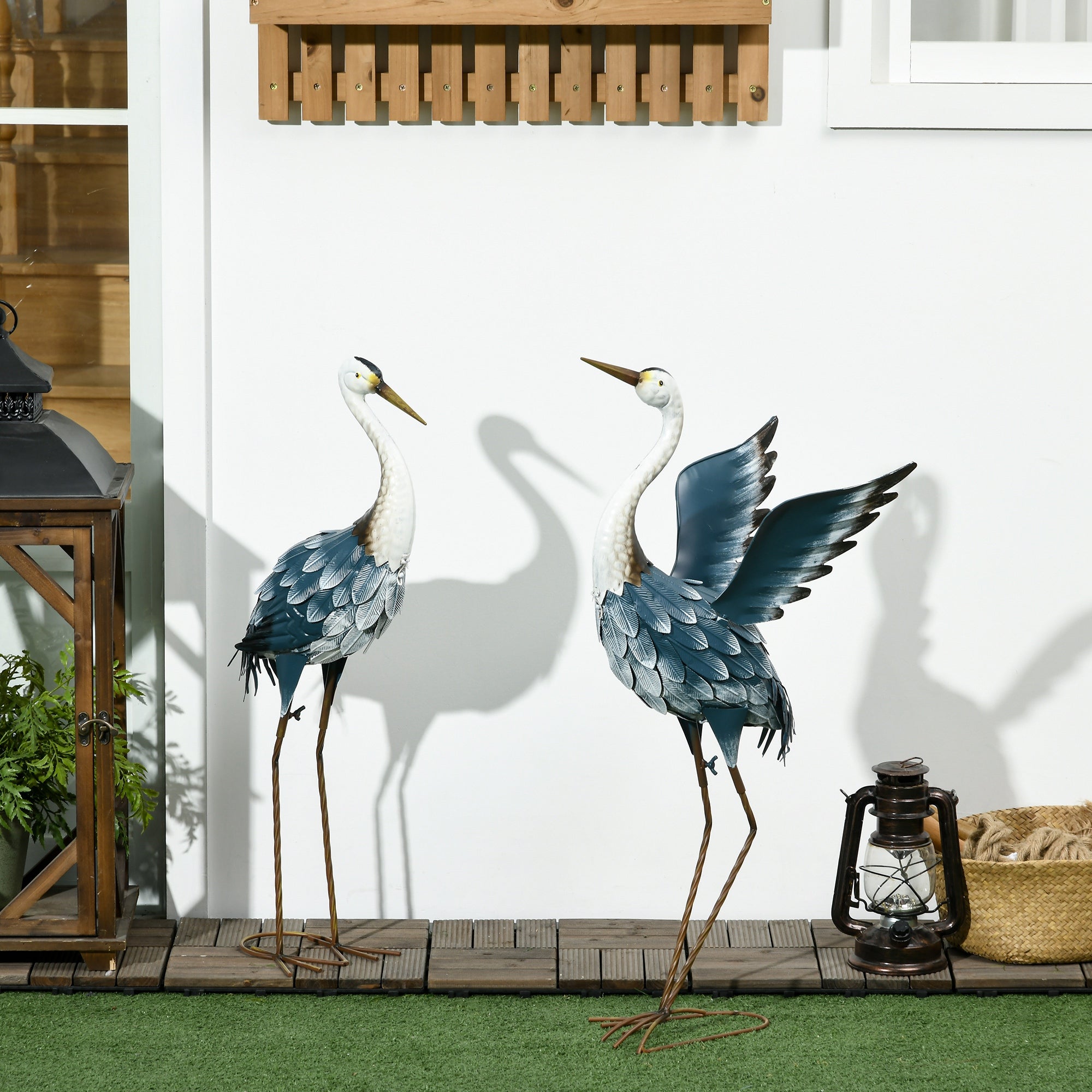 Outsunny Heron Garden Statues, Standing Garden Ornament, Metal Garden Gift with Stakes, Blue & White 