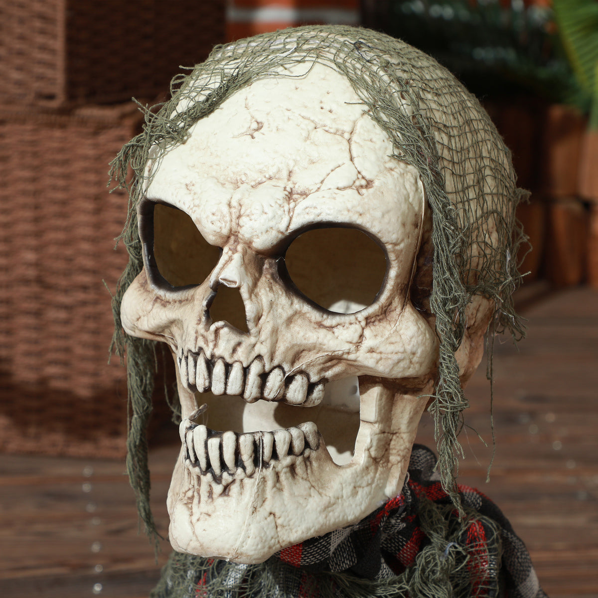 HOMCOM 70cm Groundbreaker Skeleton Halloween Animatronic, with Glowing Eyes 