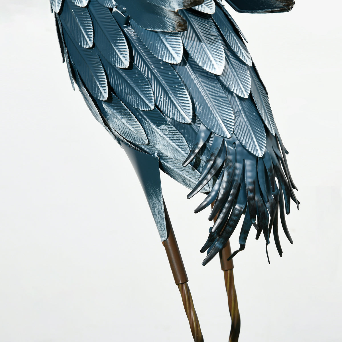 Outsunny Heron Garden Statues, Standing Garden Ornament, Metal Garden Gift with Stakes, Blue & White 